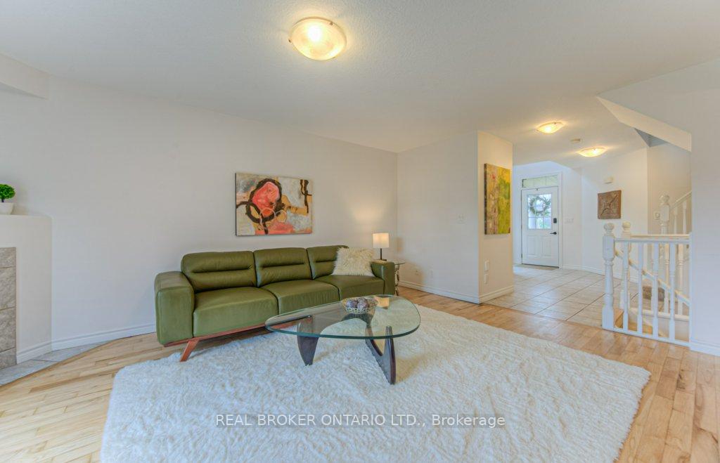 Photo 9 of 511 Mariner Drive, Waterloo — HOMEH