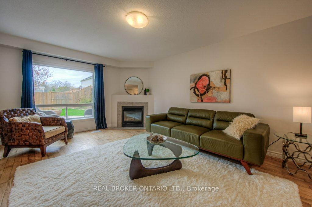 Photo 11 of 511 Mariner Drive, Waterloo — HOMEH
