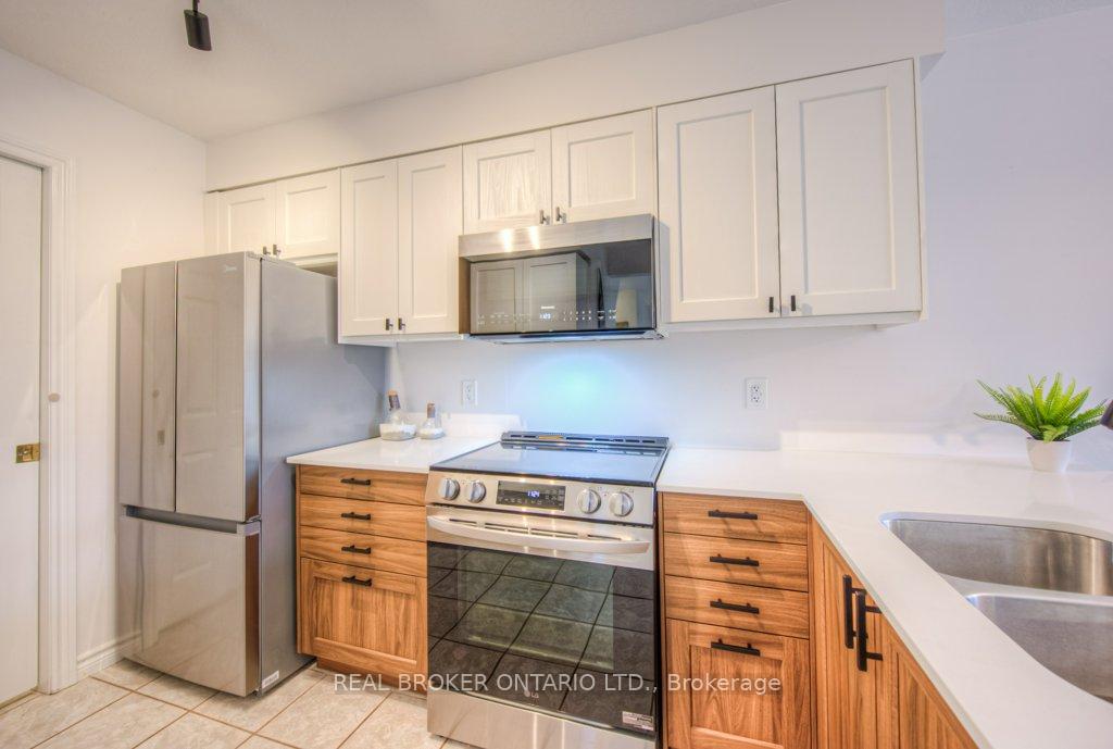 Photo 16 of 511 Mariner Drive, Waterloo — HOMEH