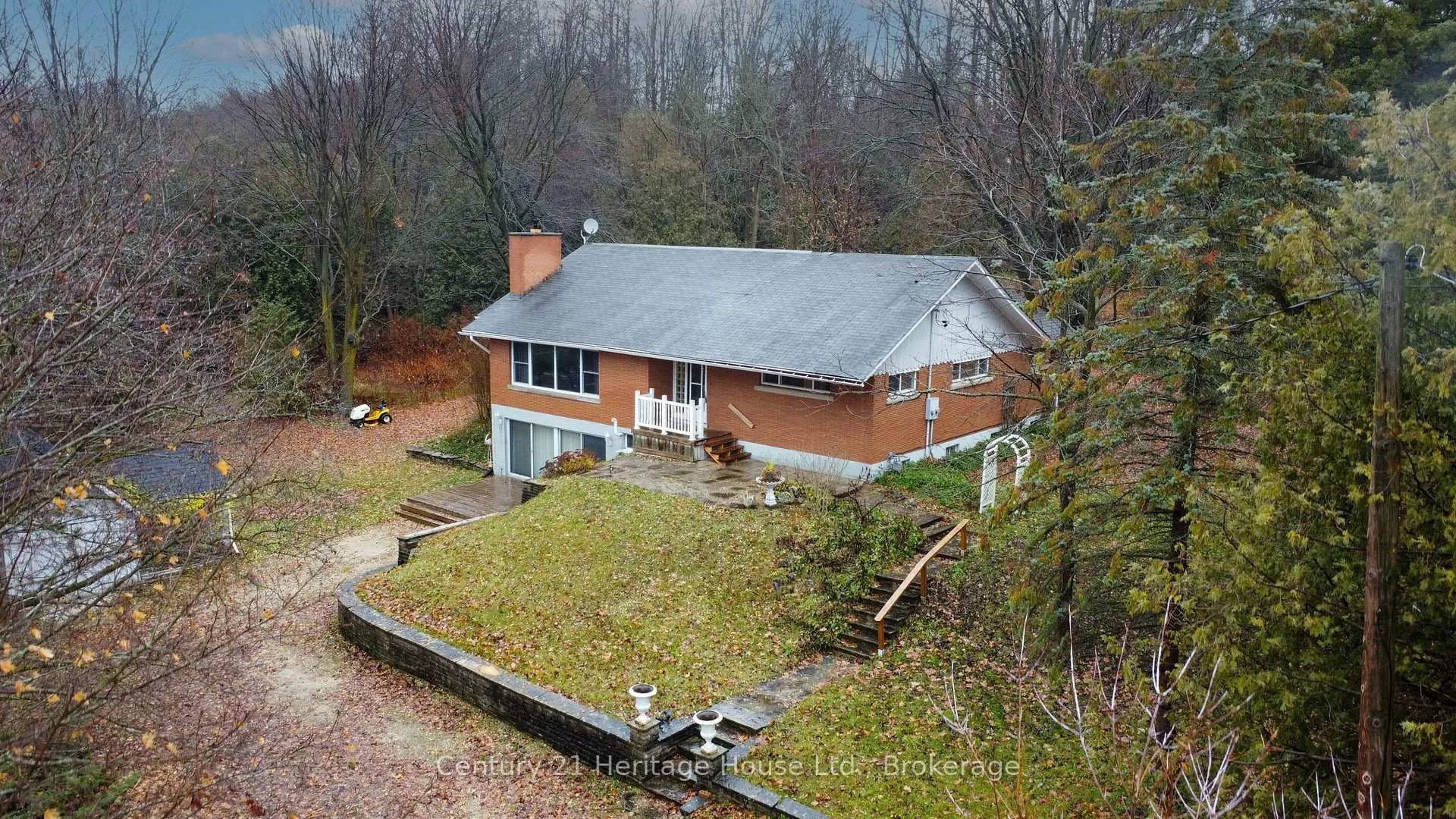 Front of 252 Durham Road W