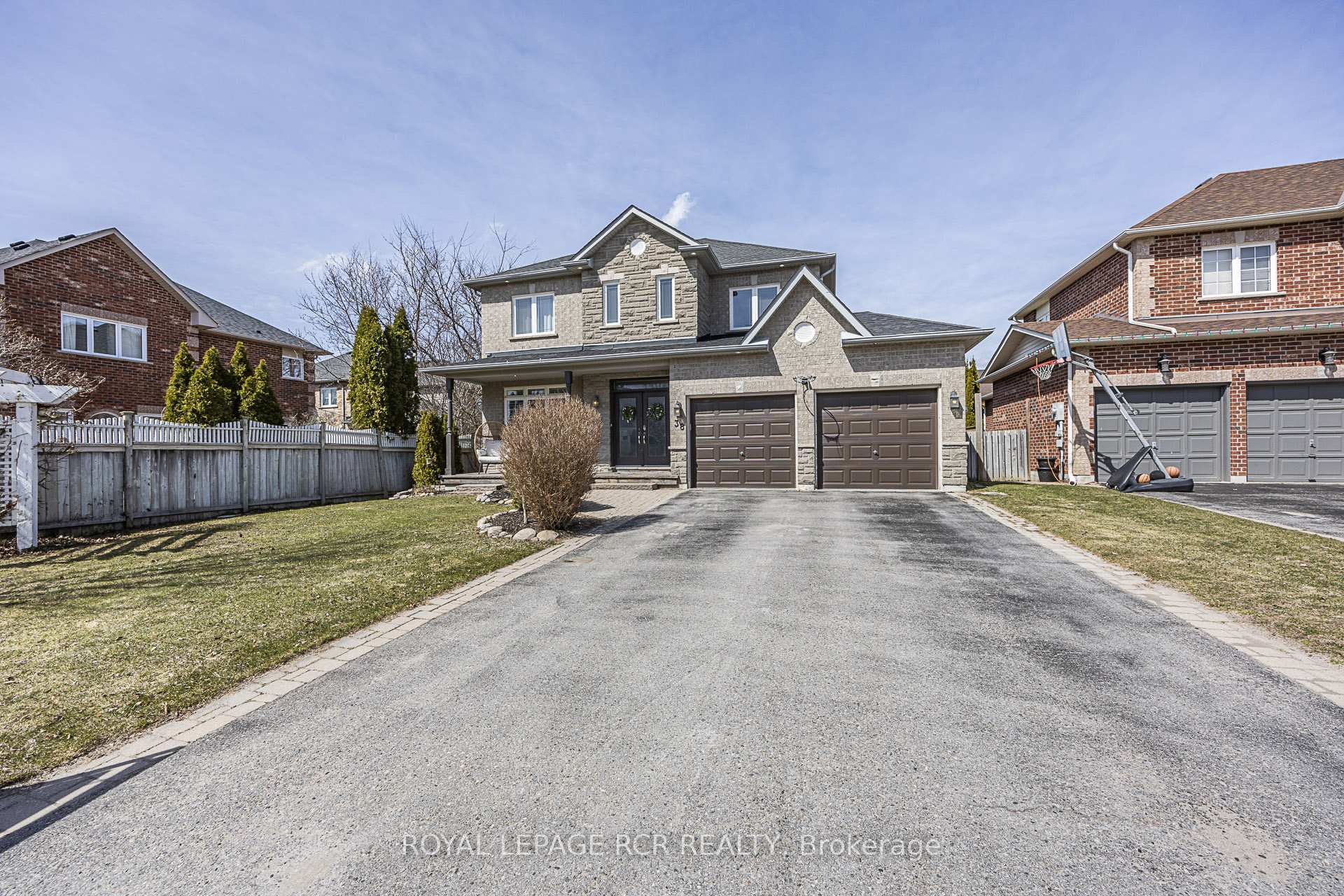 Photo 3 of 38 Brownscombe Crescent, Uxbridge — HOMEH