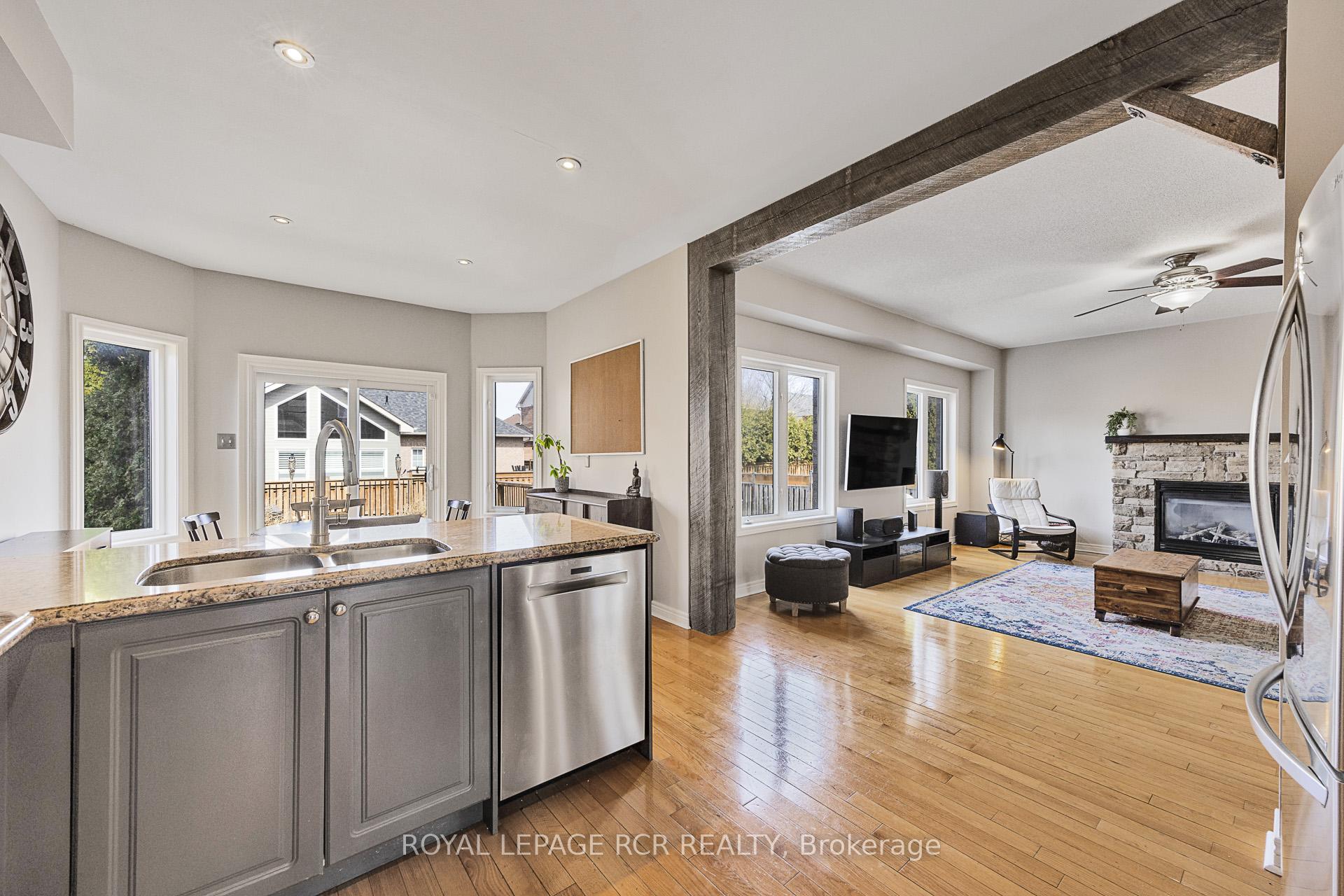 Photo 18 of 38 Brownscombe Crescent, Uxbridge — HOMEH