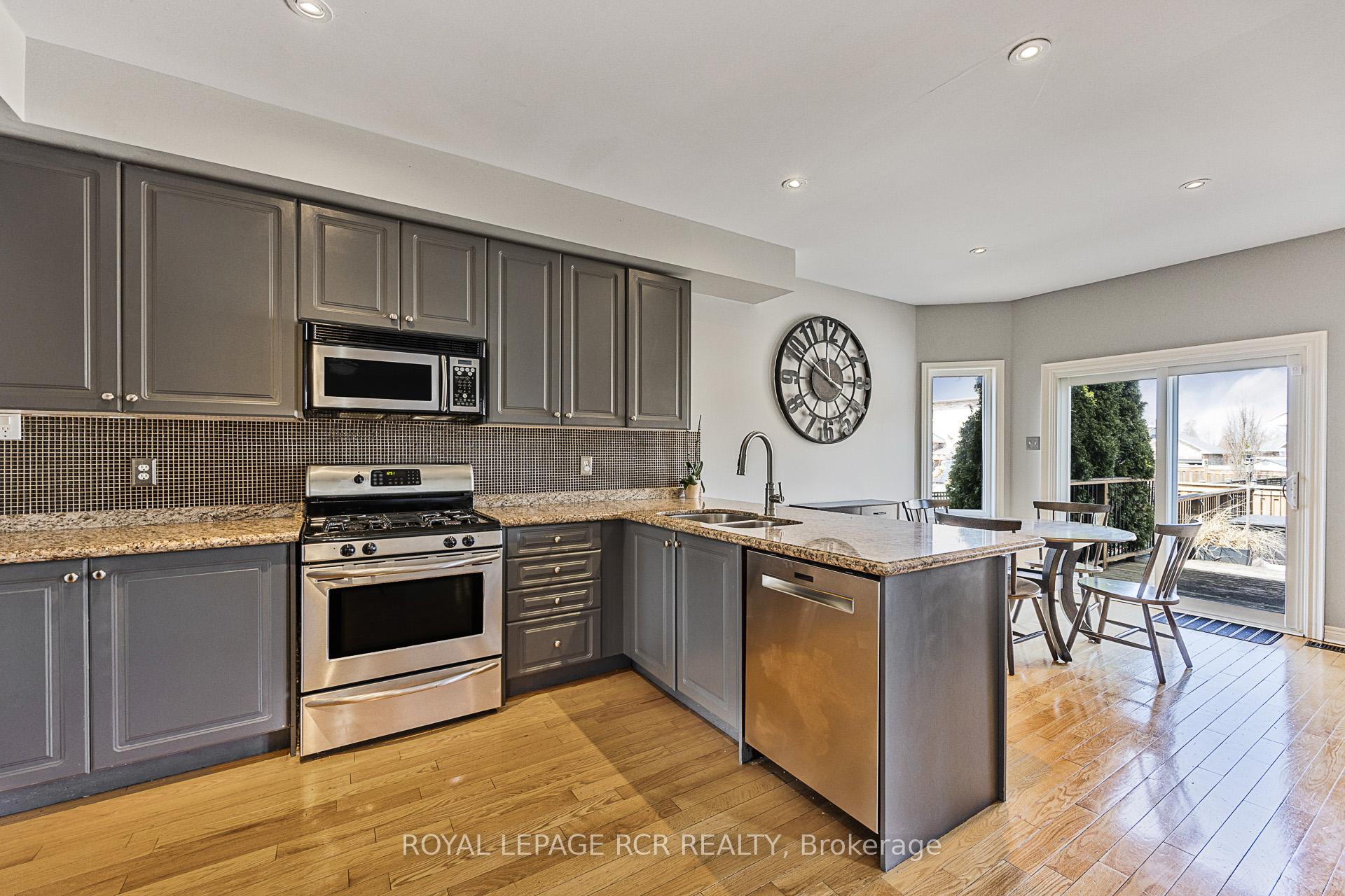Photo 19 of 38 Brownscombe Crescent, Uxbridge — HOMEH