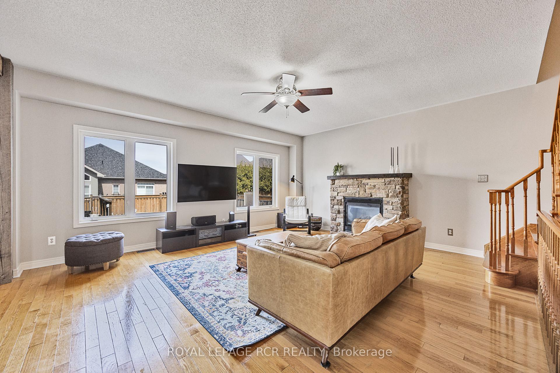 Photo 25 of 38 Brownscombe Crescent, Uxbridge — HOMEH