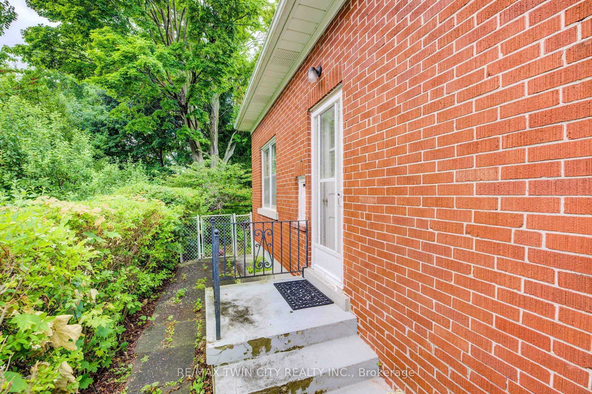 Photo 19 of 250 Bridgeport Road E, Waterloo — HOMEH