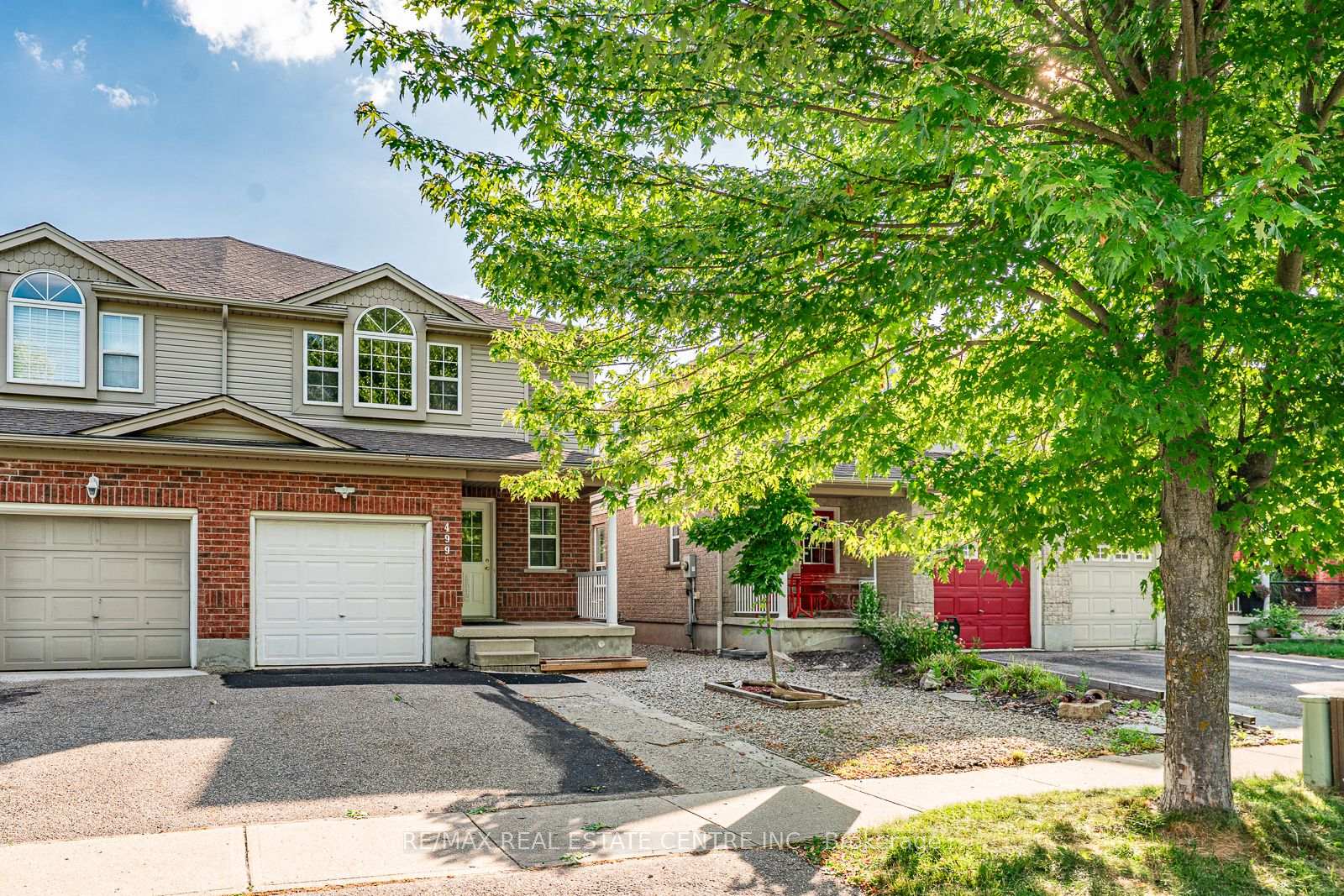Photo 1 of 499 Dansbury Drive, Waterloo, Lexington — HOMEH