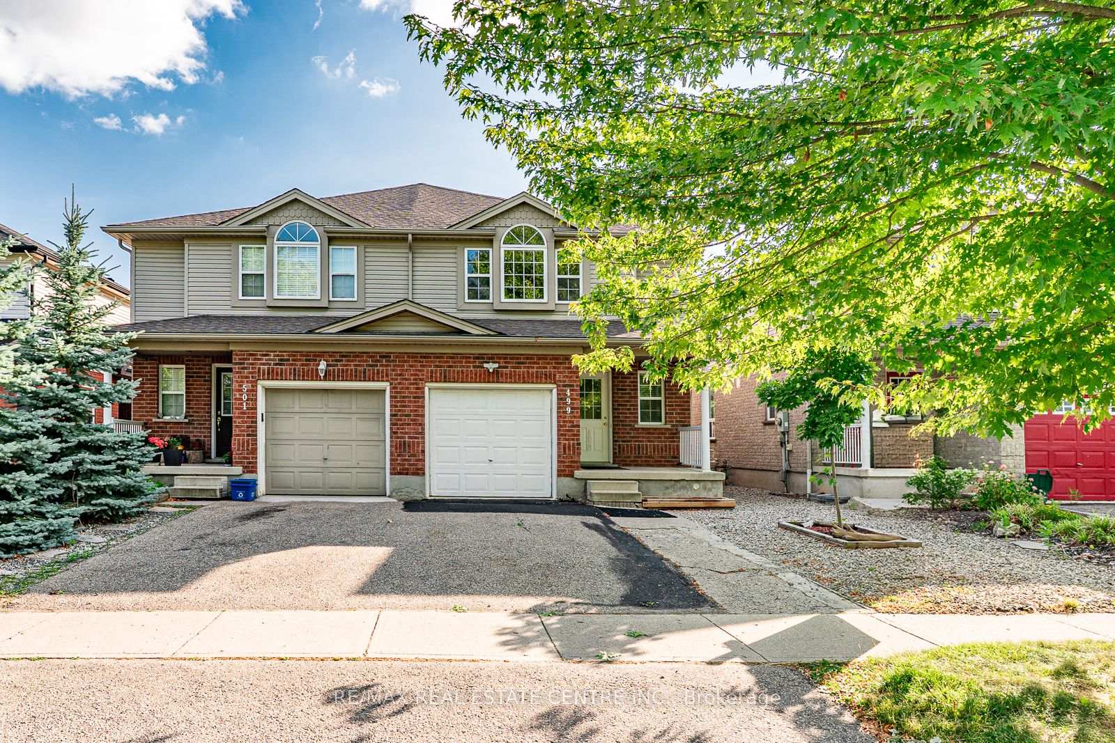 Photo 2 of 499 Dansbury Drive, Waterloo, Lexington — HOMEH