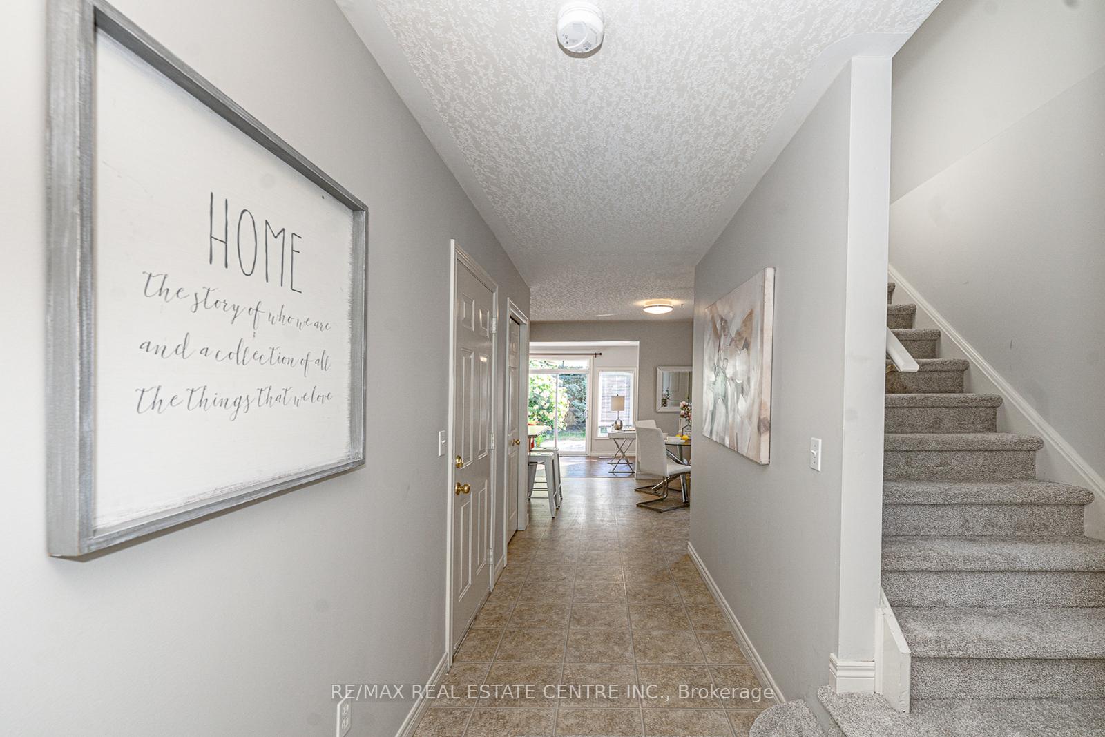 Photo 4 of 499 Dansbury Drive, Waterloo, Lexington — HOMEH