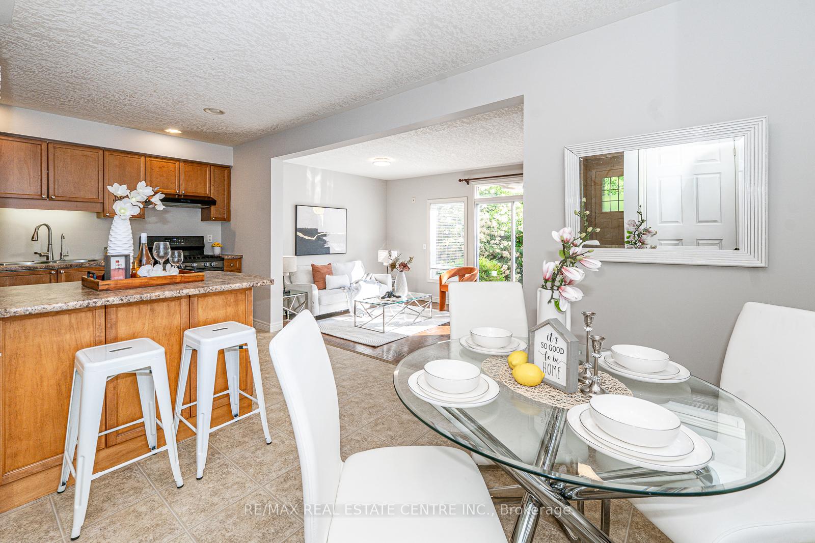 Photo 6 of 499 Dansbury Drive, Waterloo, Lexington — HOMEH
