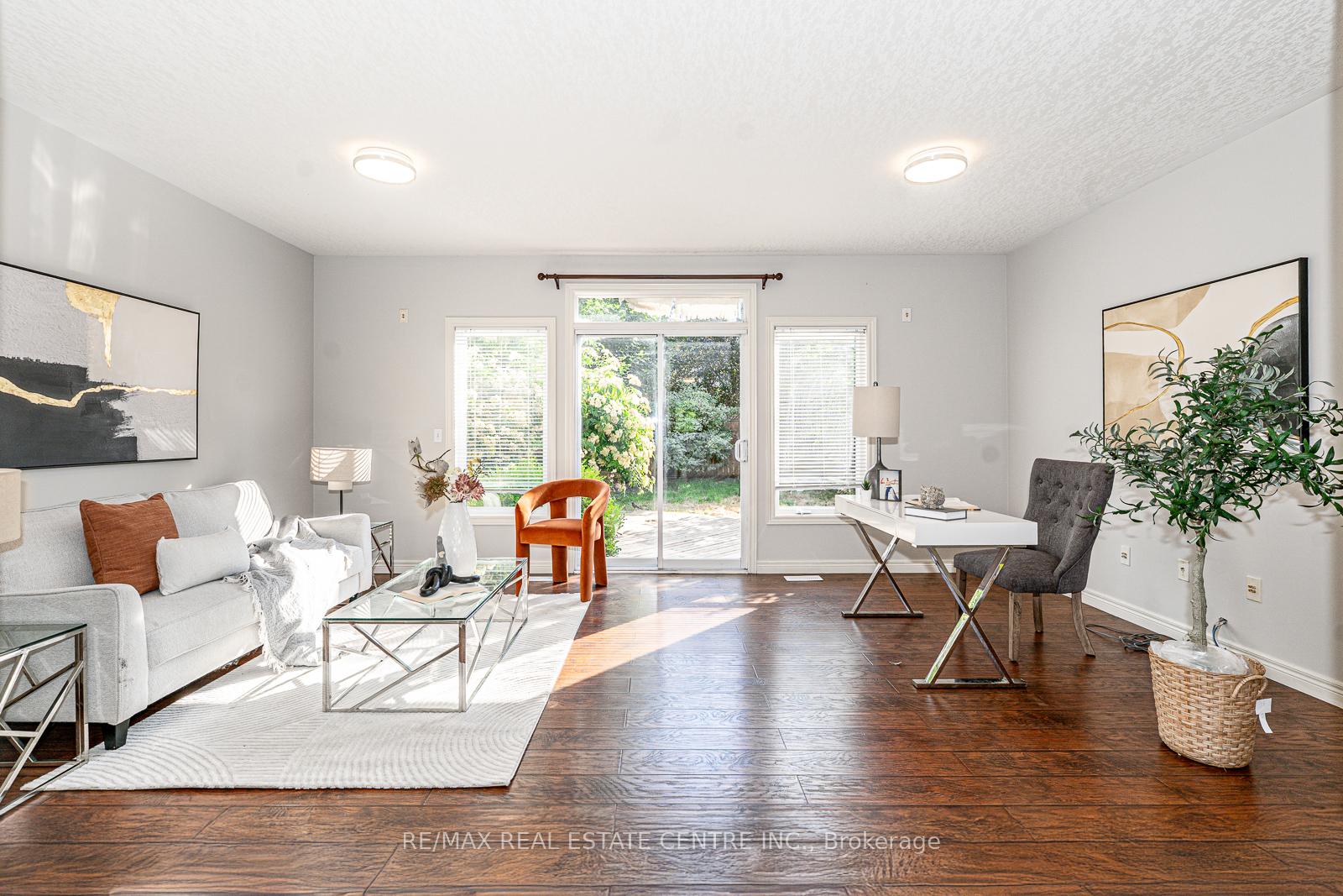 Photo 8 of 499 Dansbury Drive, Waterloo, Lexington — HOMEH