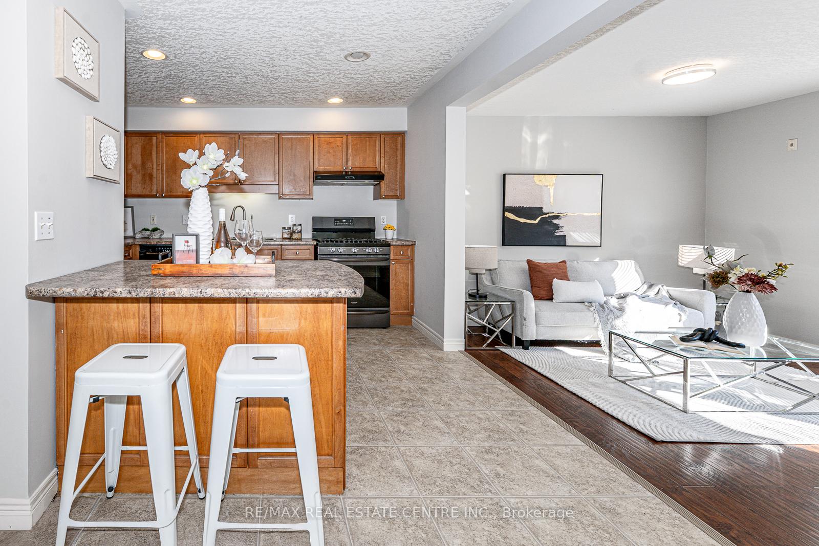 Photo 12 of 499 Dansbury Drive, Waterloo, Lexington — HOMEH