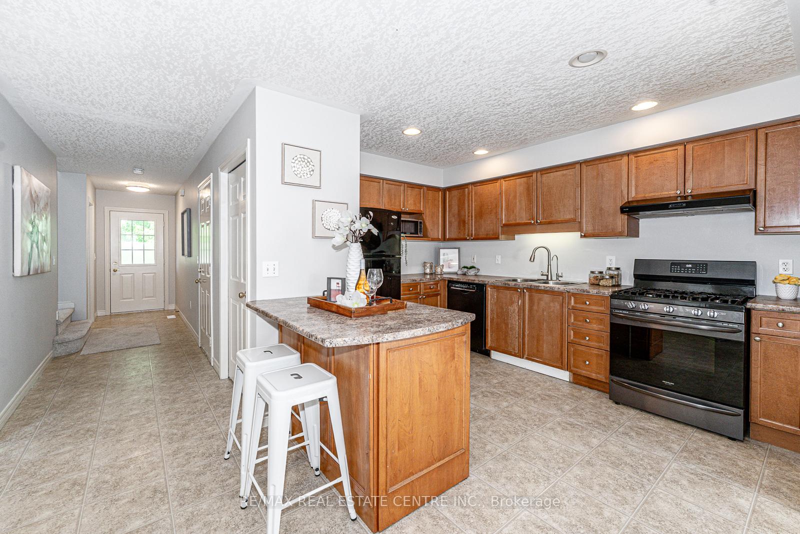 Photo 13 of 499 Dansbury Drive, Waterloo, Lexington — HOMEH