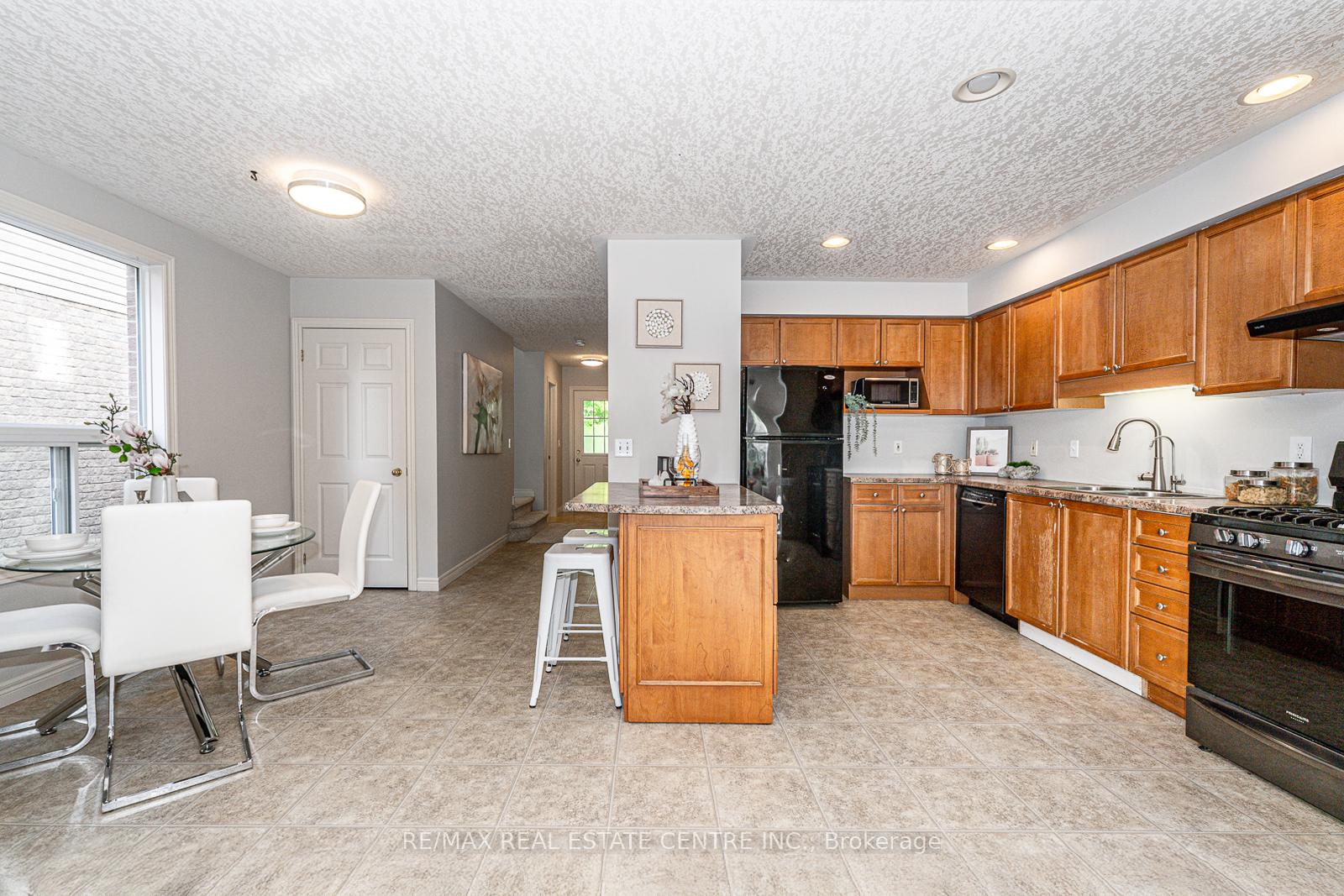 Photo 15 of 499 Dansbury Drive, Waterloo, Lexington — HOMEH