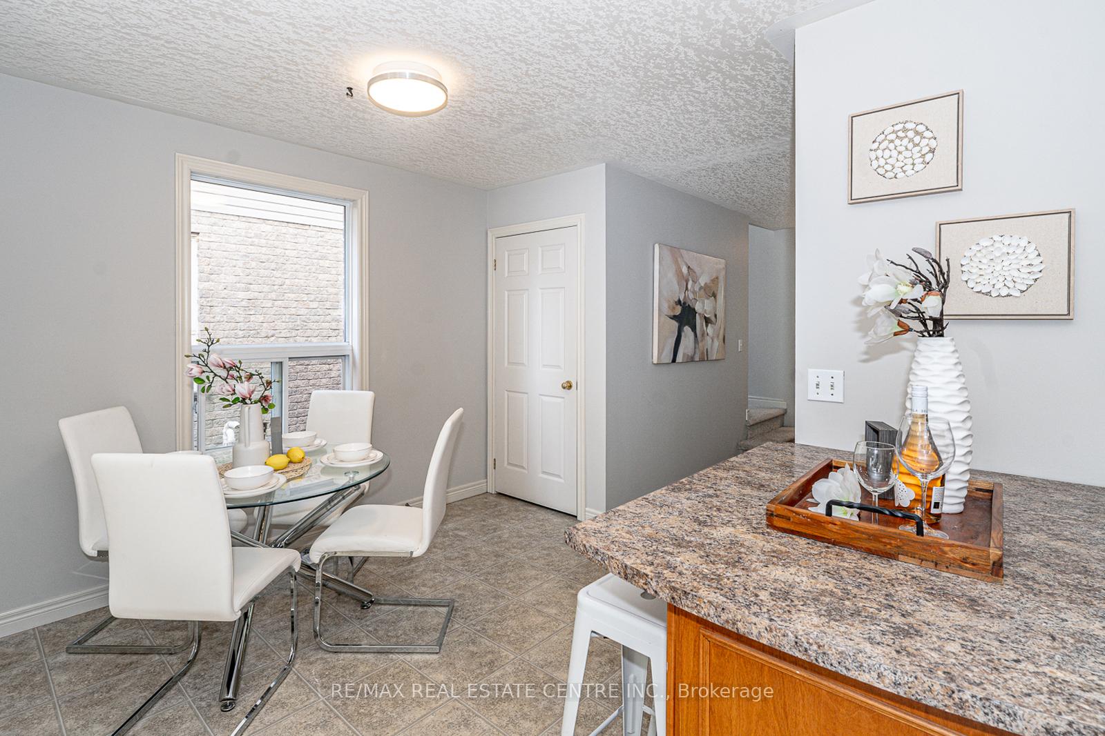 Photo 16 of 499 Dansbury Drive, Waterloo, Lexington — HOMEH