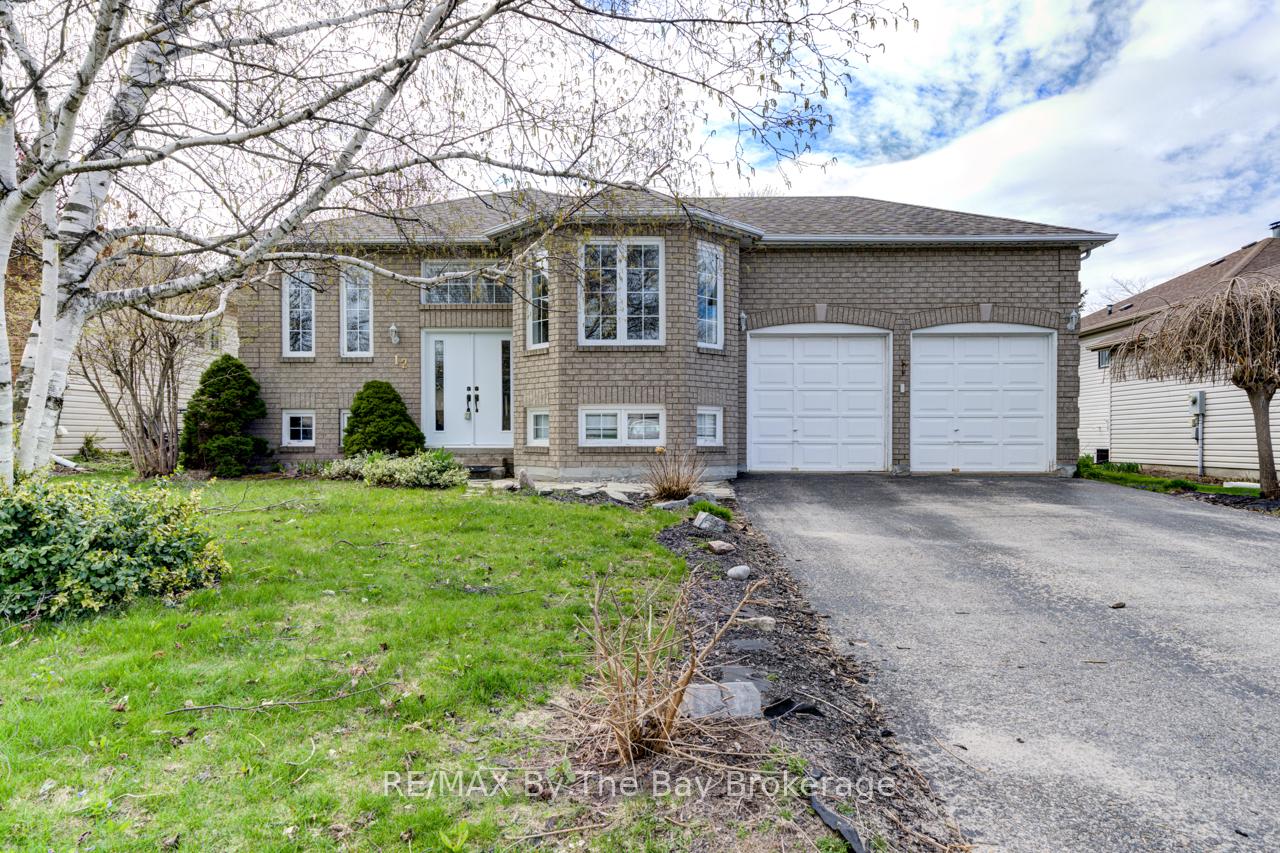 Photo 1 of 12 Acorn Crescent, Wasaga Beach — HOMEH