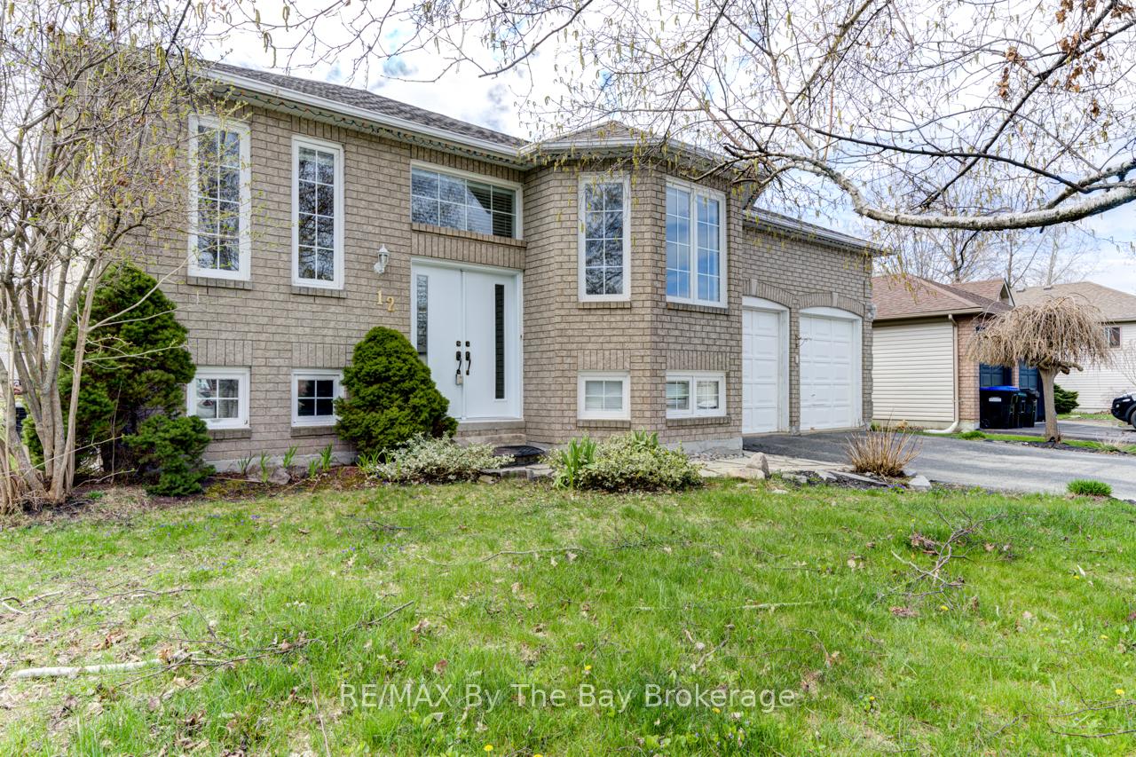 Photo 5 of 12 Acorn Crescent, Wasaga Beach — HOMEH