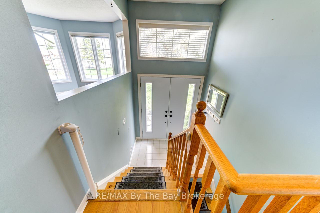 Photo 6 of 12 Acorn Crescent, Wasaga Beach — HOMEH