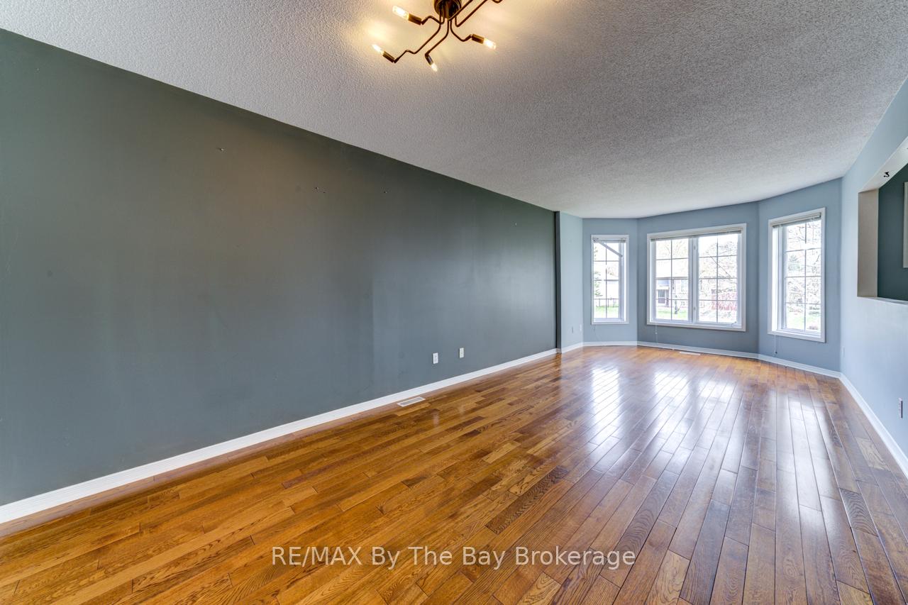 Photo 7 of 12 Acorn Crescent, Wasaga Beach — HOMEH