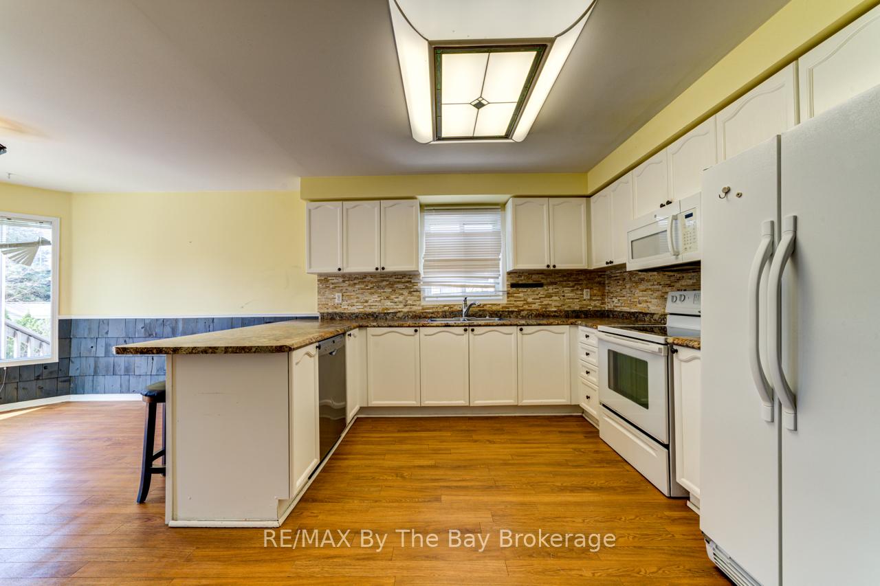 Photo 14 of 12 Acorn Crescent, Wasaga Beach — HOMEH