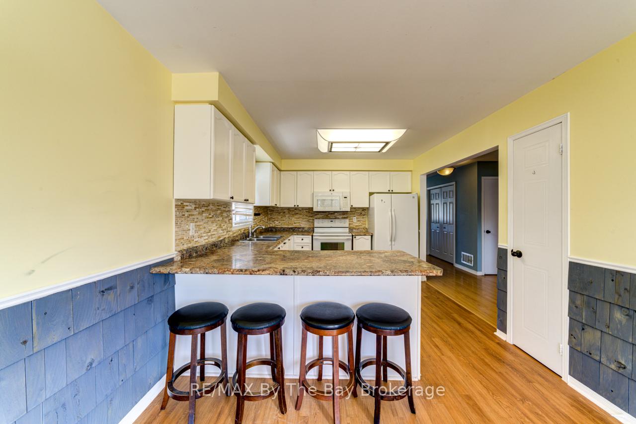 Photo 16 of 12 Acorn Crescent, Wasaga Beach — HOMEH