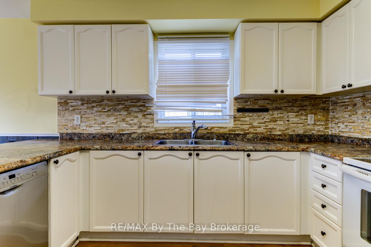 Photo 18 of 12 Acorn Crescent, Wasaga Beach — HOMEH