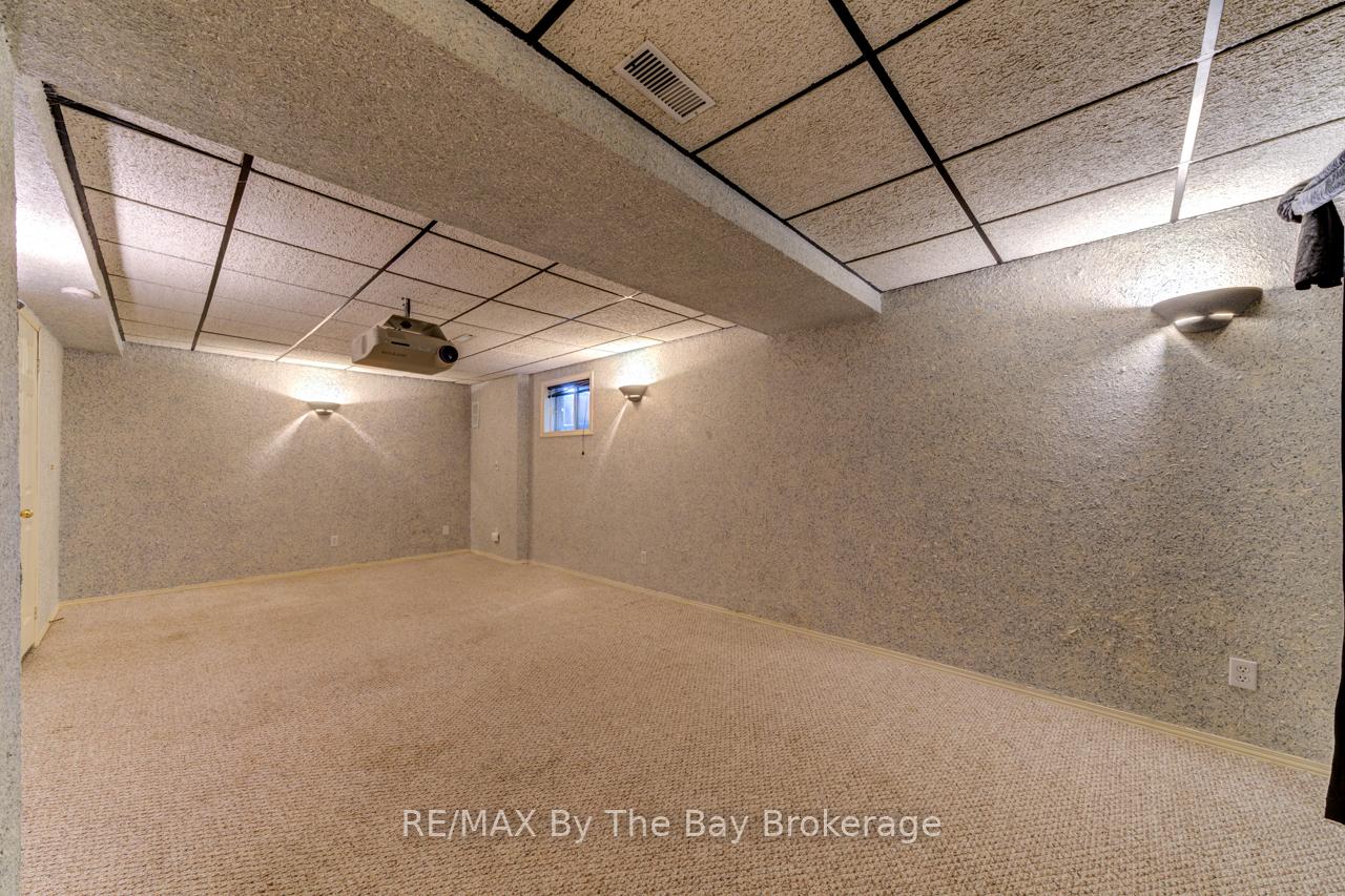 Photo 33 of 12 Acorn Crescent, Wasaga Beach — HOMEH