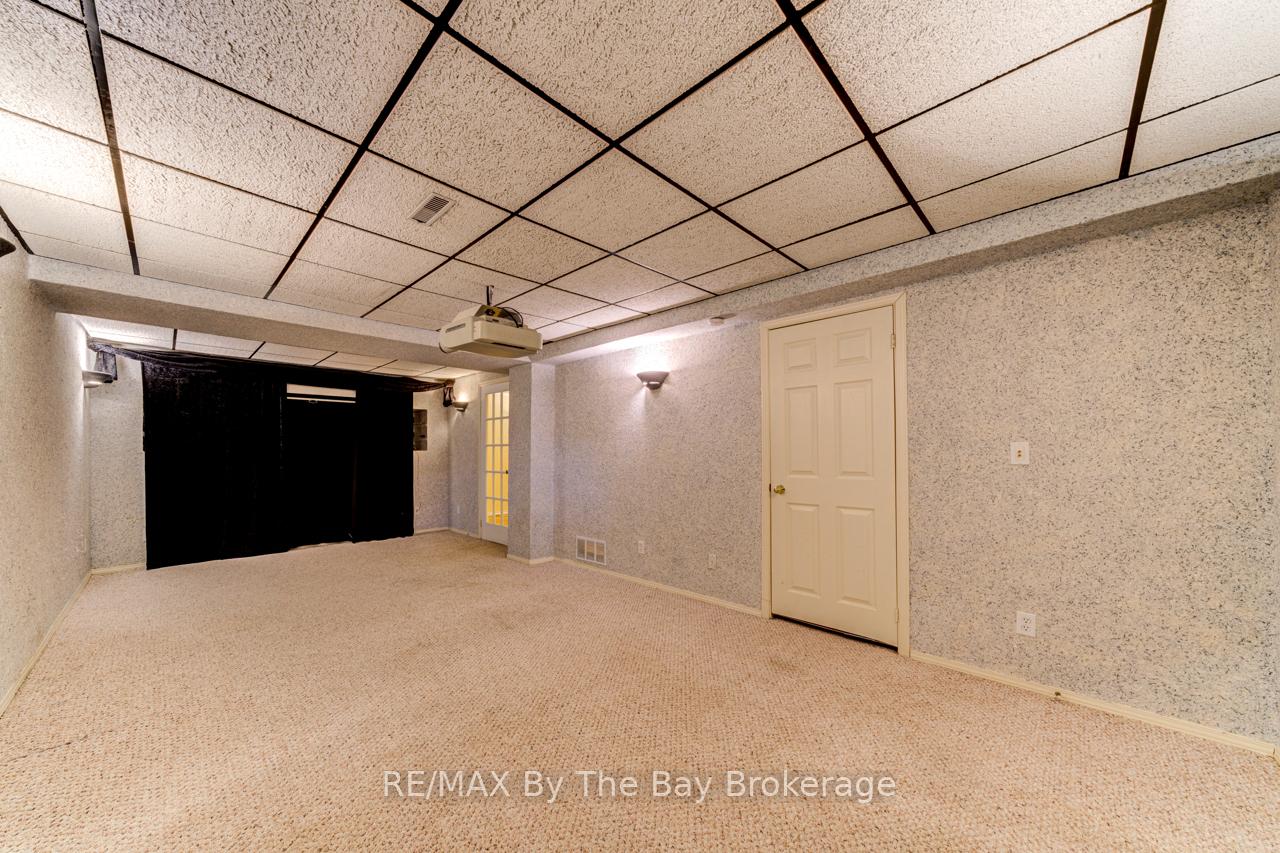 Photo 34 of 12 Acorn Crescent, Wasaga Beach — HOMEH