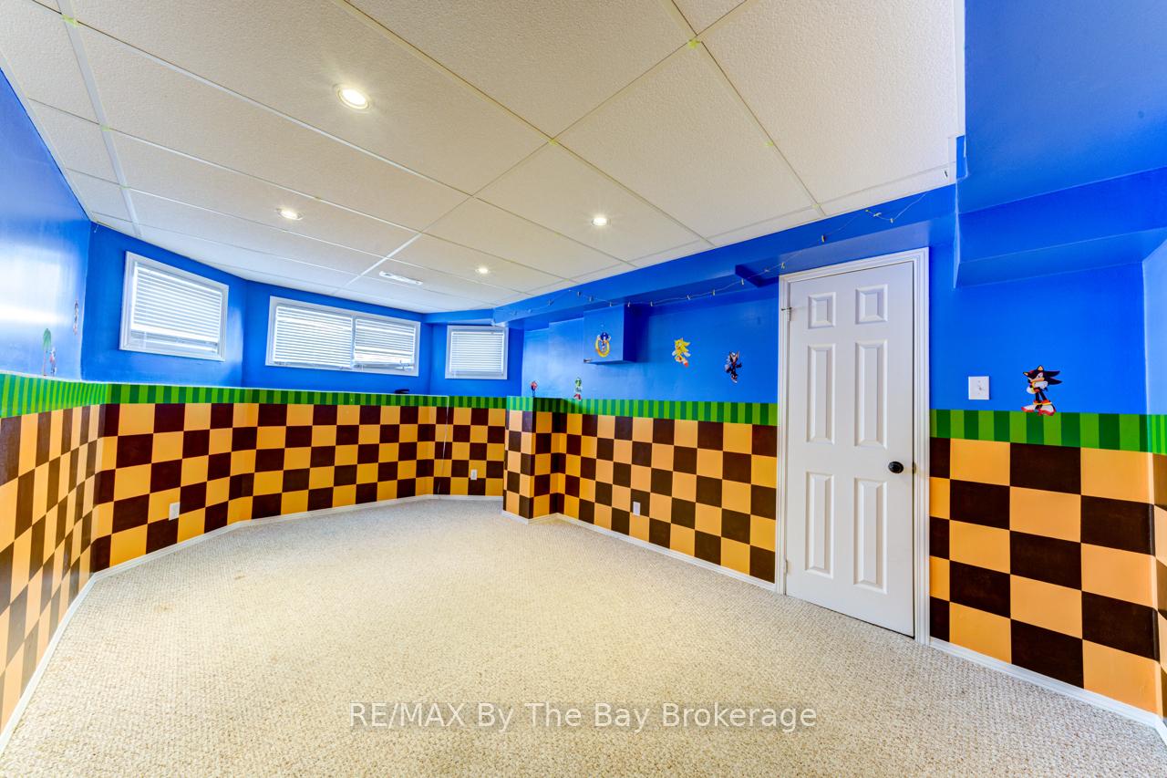Photo 38 of 12 Acorn Crescent, Wasaga Beach — HOMEH