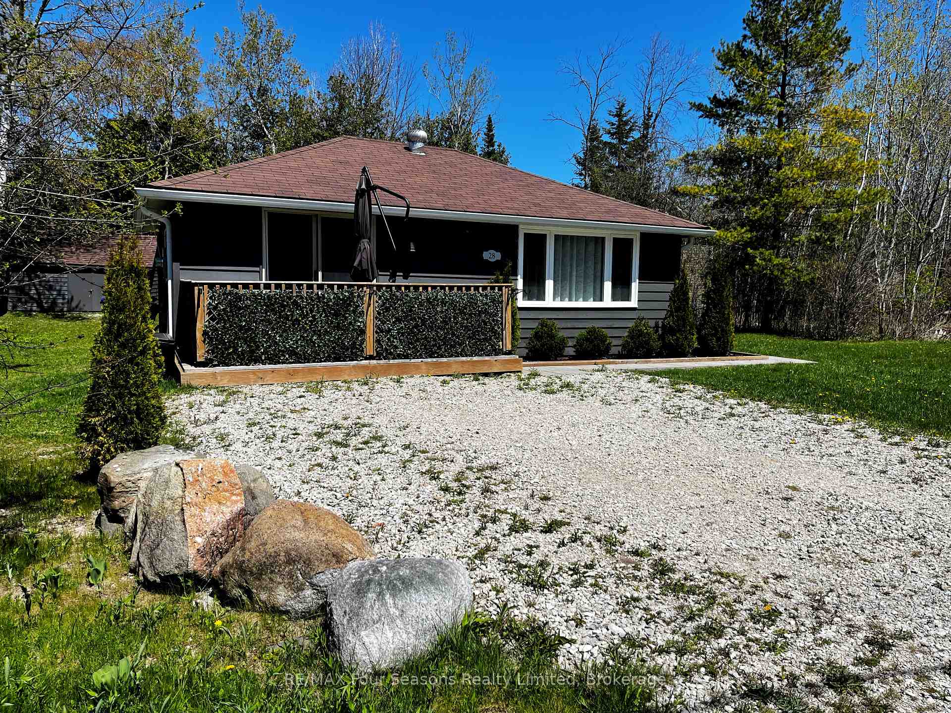 Photo 3 of 28 Betty Boulevard, Wasaga Beach — HOMEH