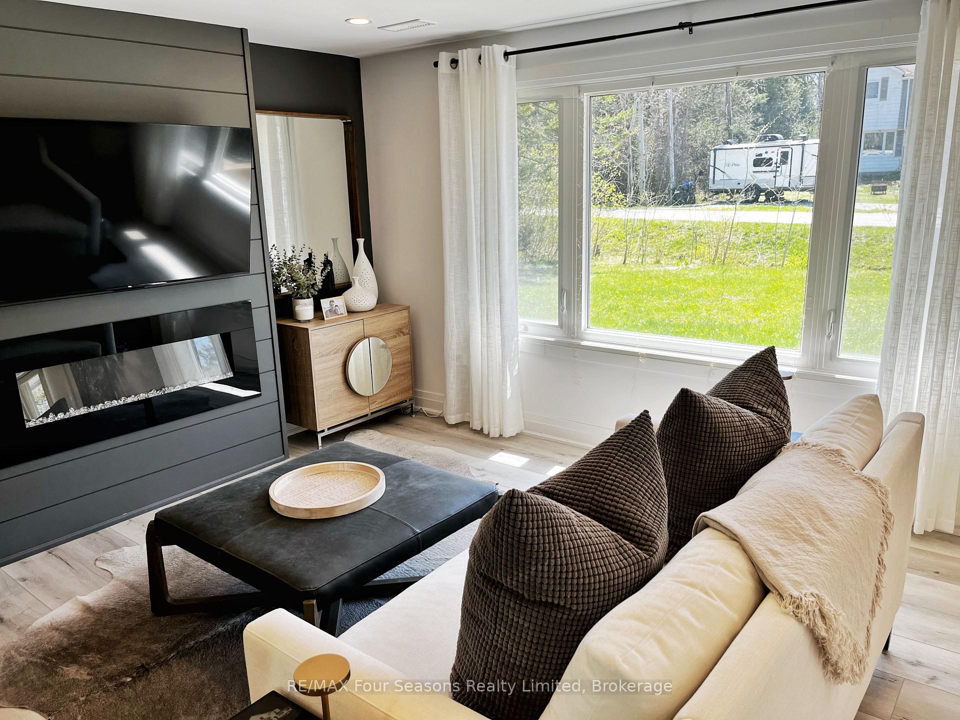 Photo 12 of 28 Betty Boulevard, Wasaga Beach — HOMEH
