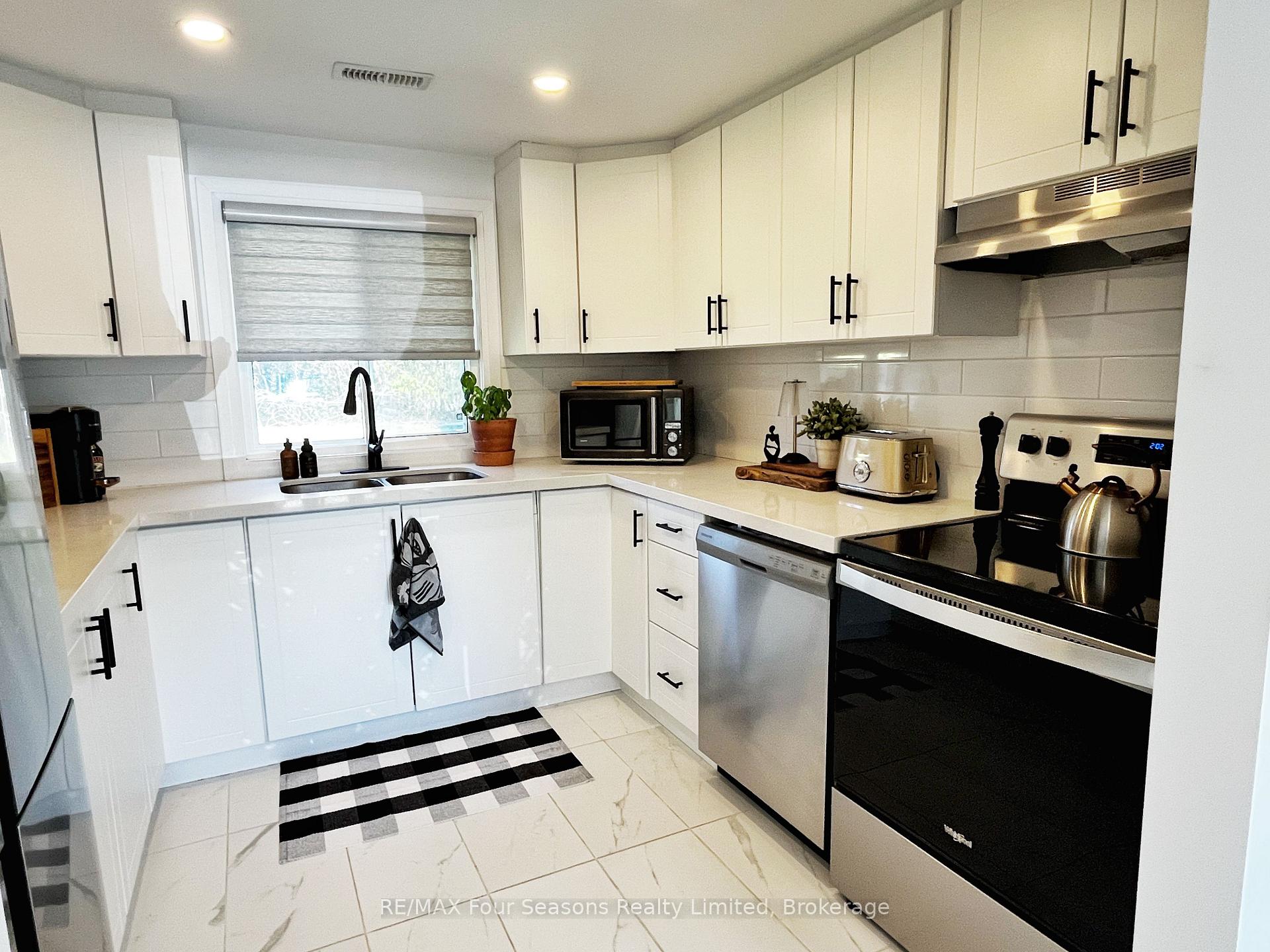 Photo 20 of 28 Betty Boulevard, Wasaga Beach — HOMEH