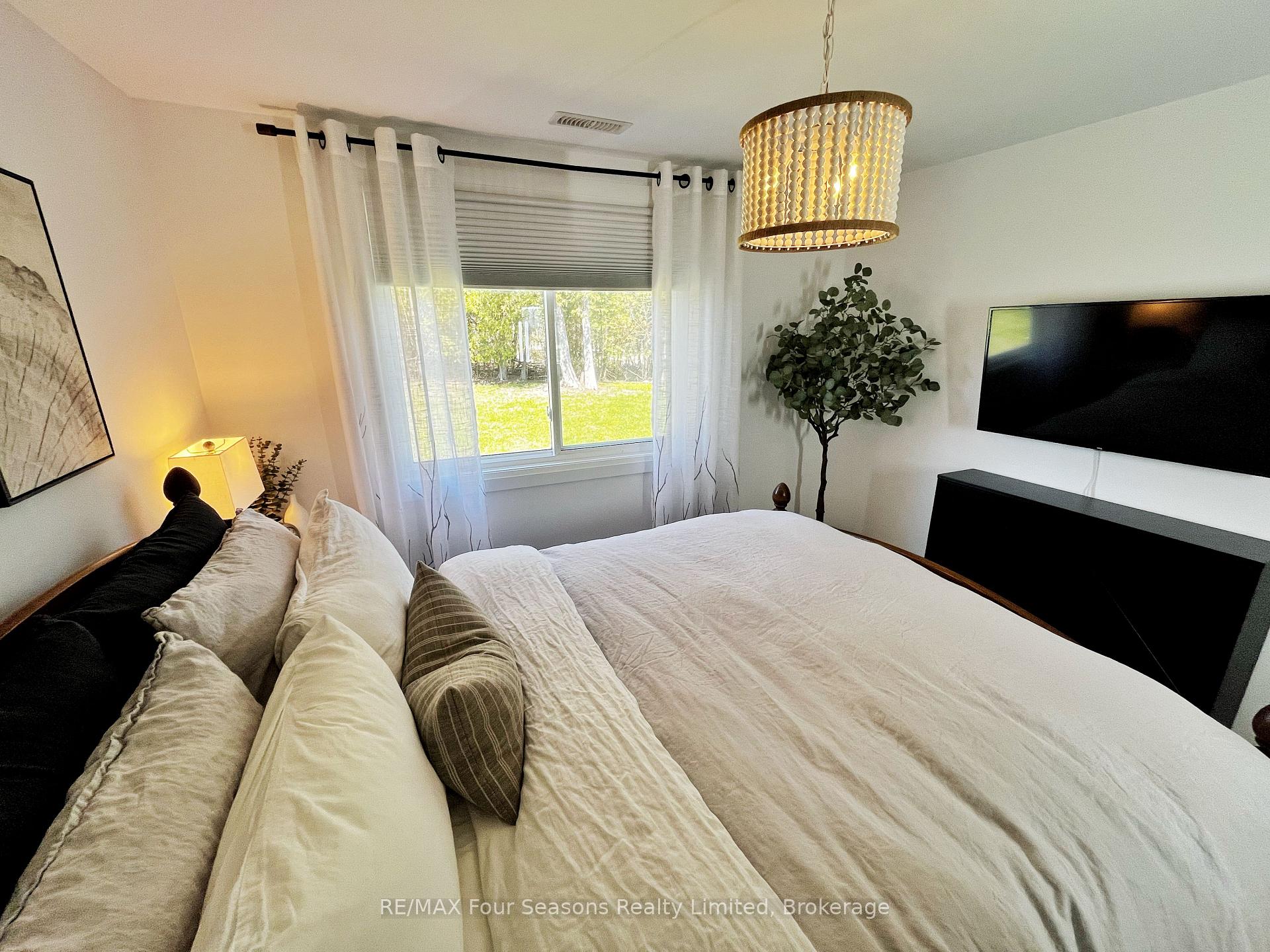 Photo 22 of 28 Betty Boulevard, Wasaga Beach — HOMEH