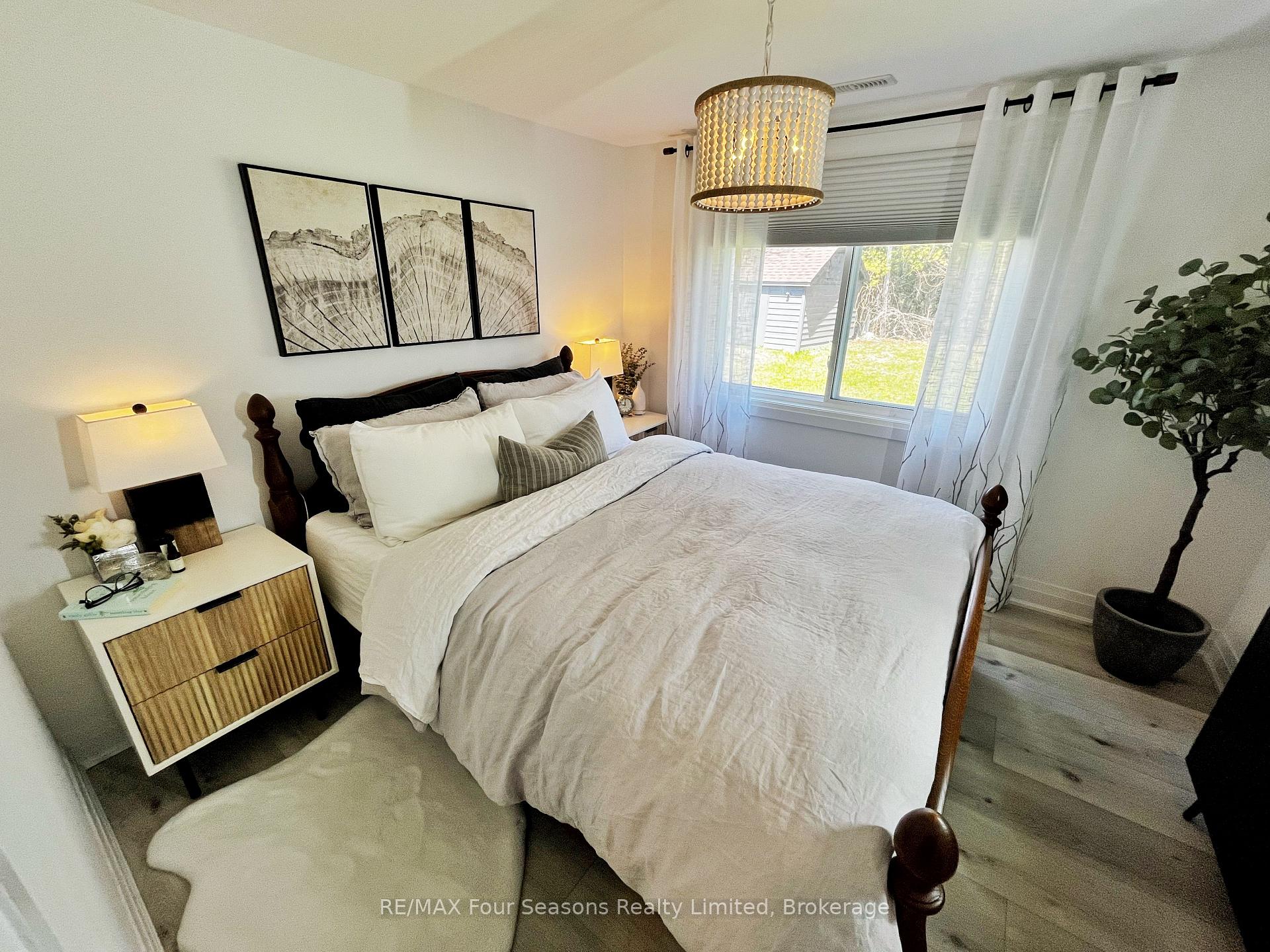 Photo 24 of 28 Betty Boulevard, Wasaga Beach — HOMEH