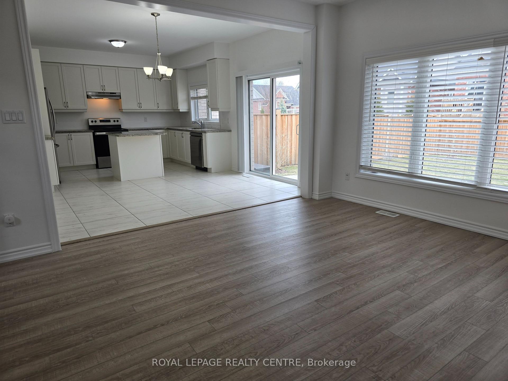Photo 4 of 69 Bianca Crescent, Wasaga Beach — HOMEH
