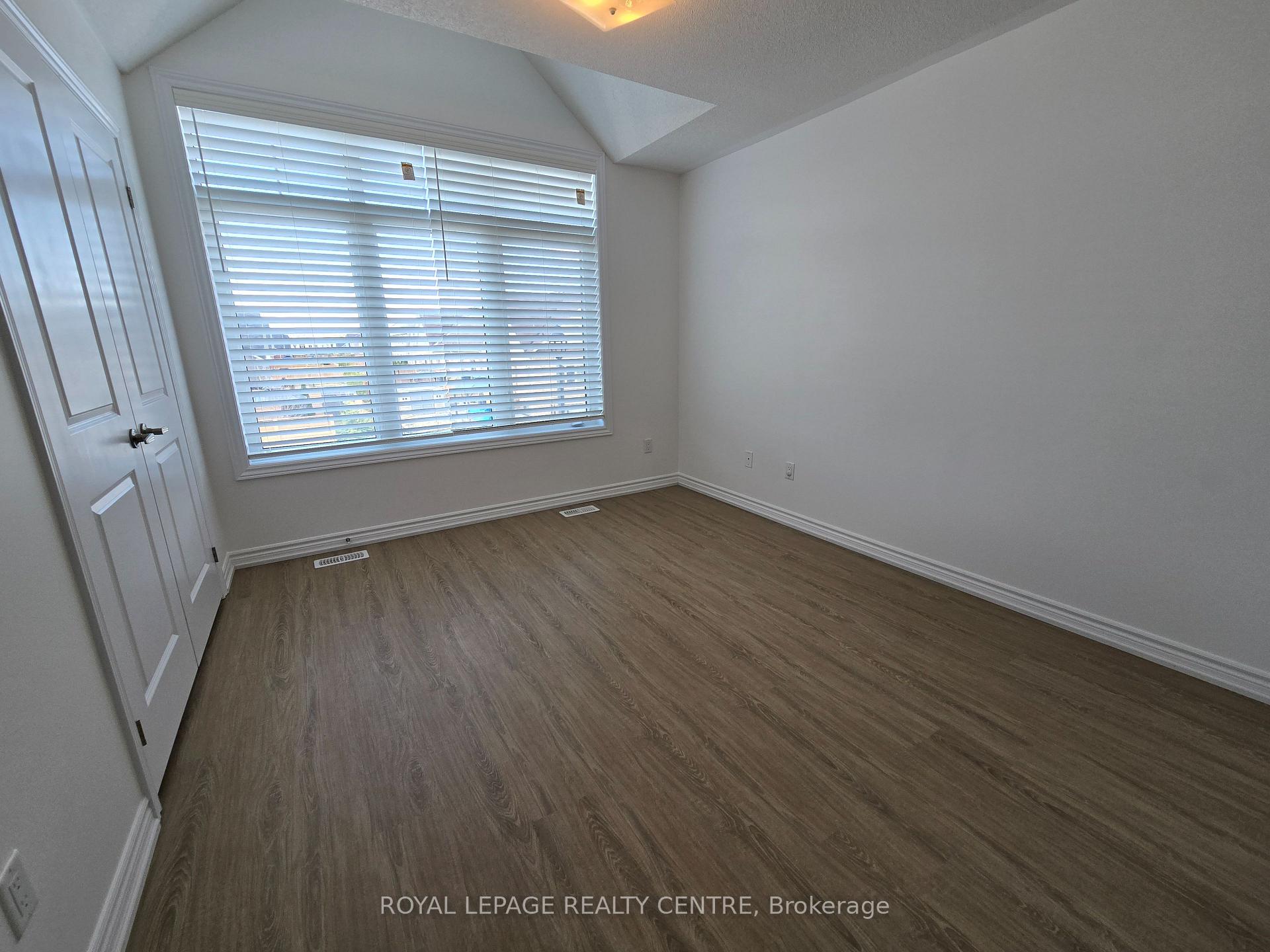 Photo 10 of 69 Bianca Crescent, Wasaga Beach — HOMEH
