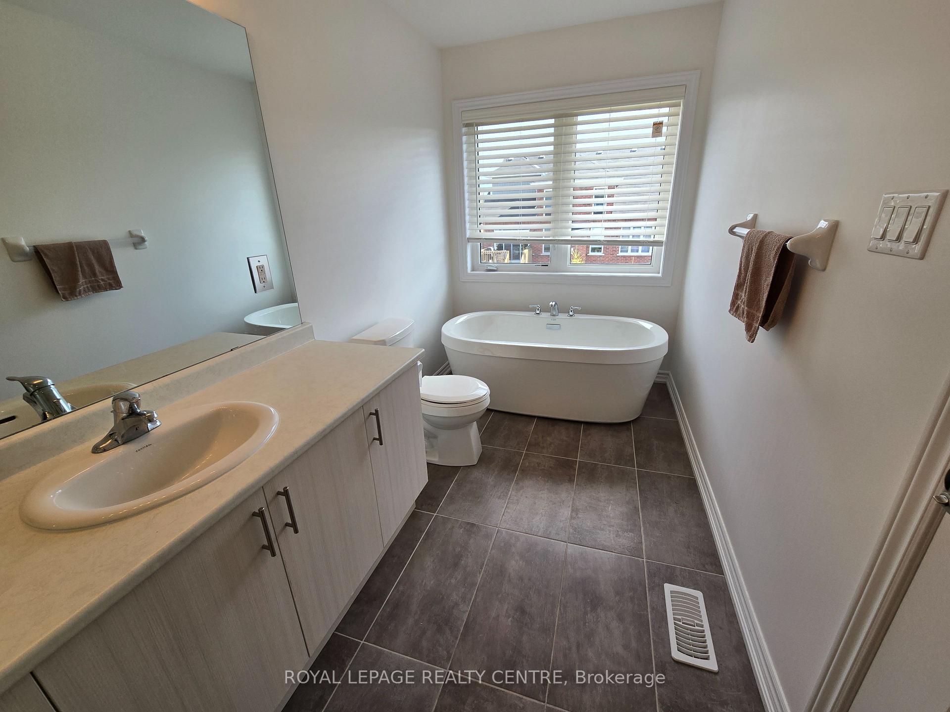 Photo 13 of 69 Bianca Crescent, Wasaga Beach — HOMEH