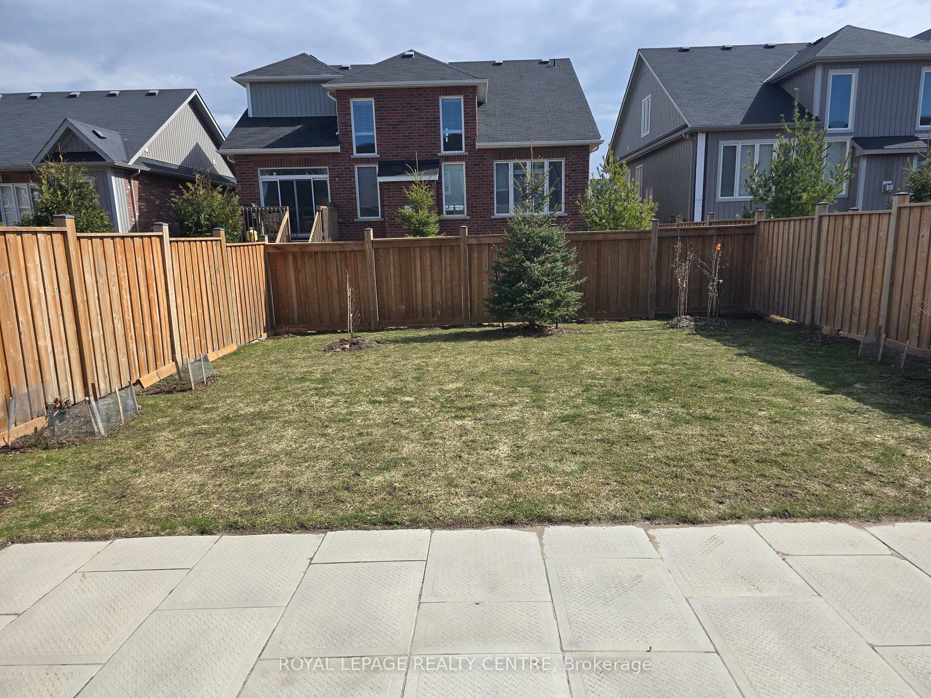 Photo 16 of 69 Bianca Crescent, Wasaga Beach — HOMEH