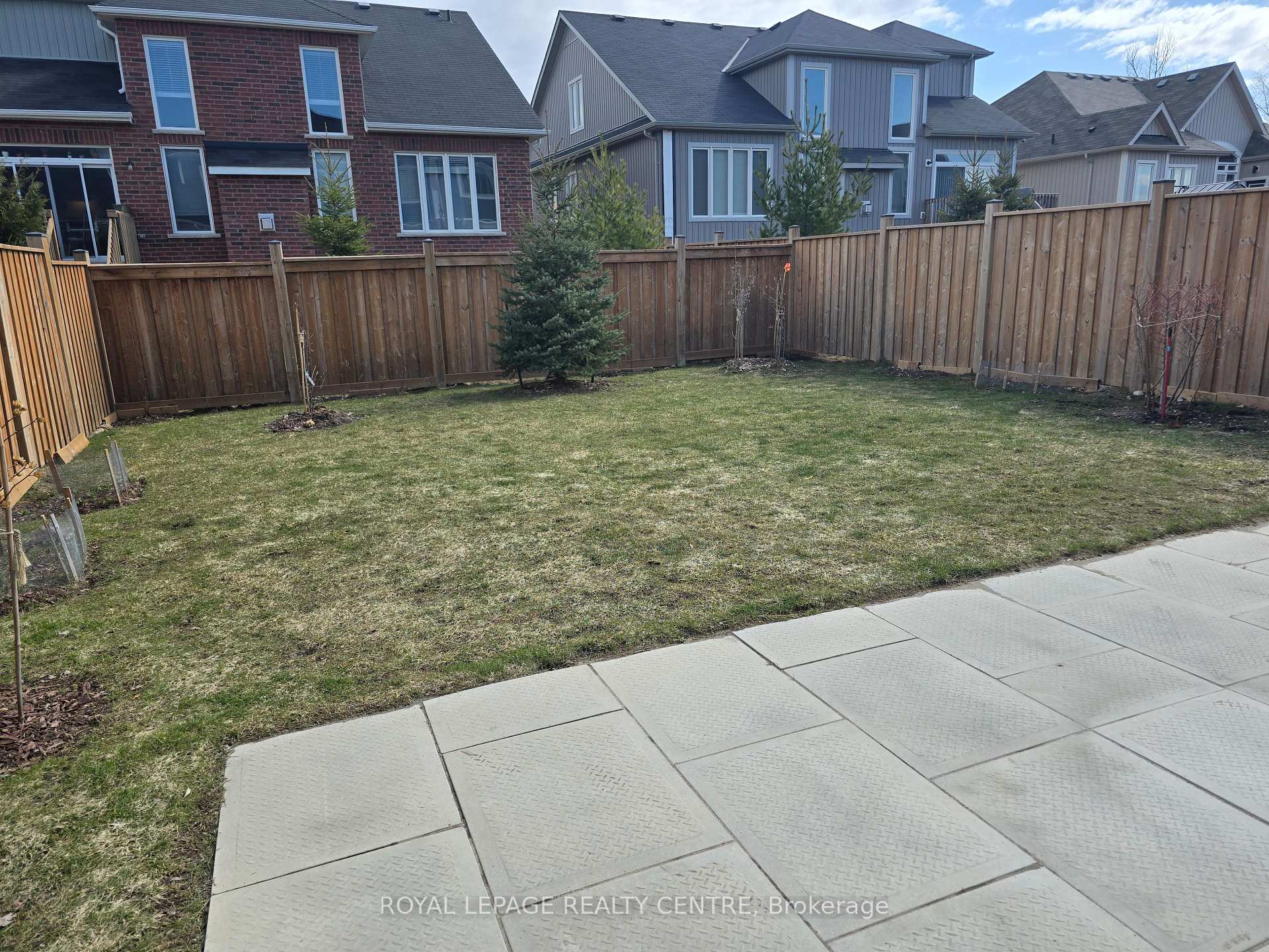 Photo 17 of 69 Bianca Crescent, Wasaga Beach — HOMEH
