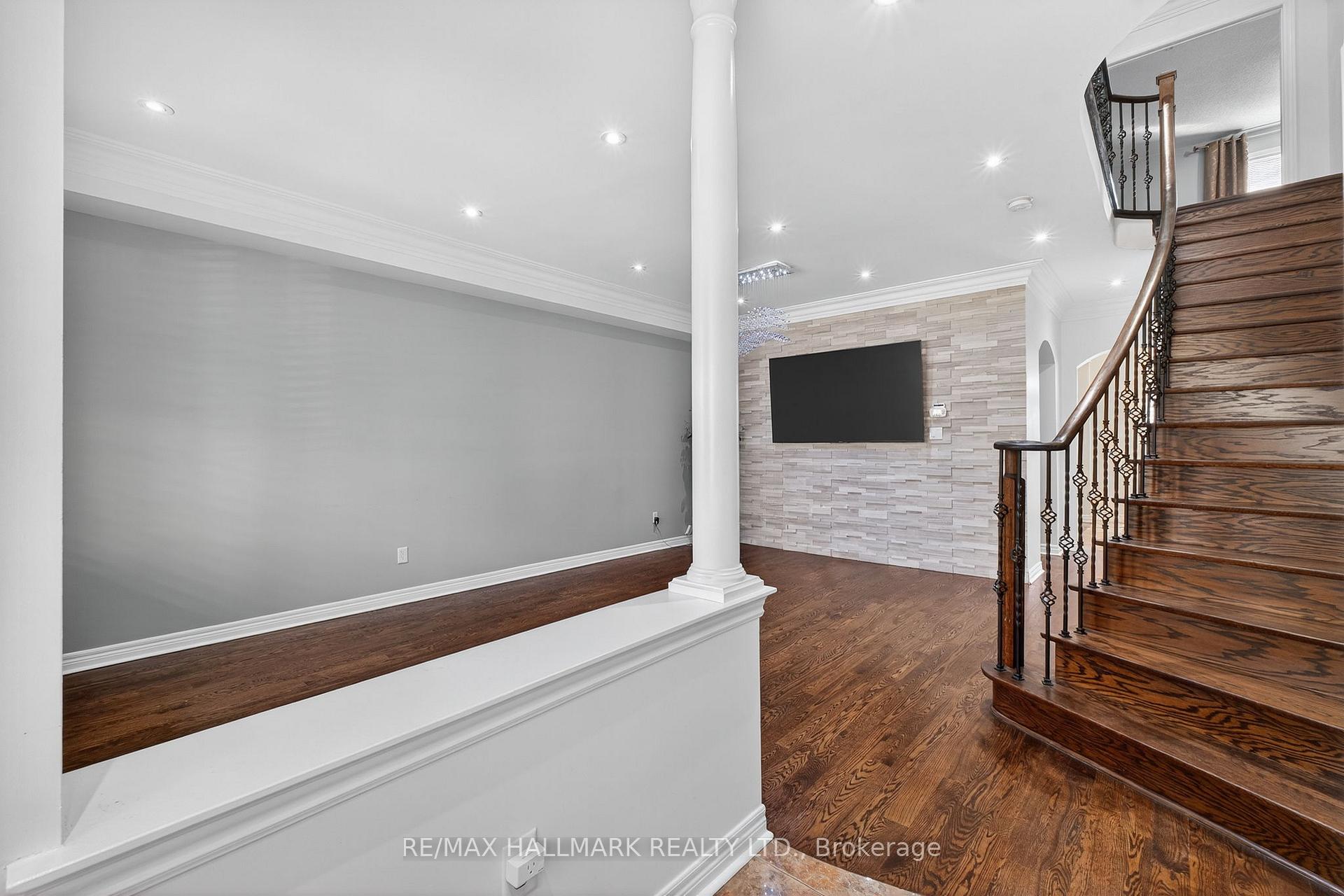Photo 7 of 102 Destino Crescent, Vaughan, Vellore Village — HOMEH