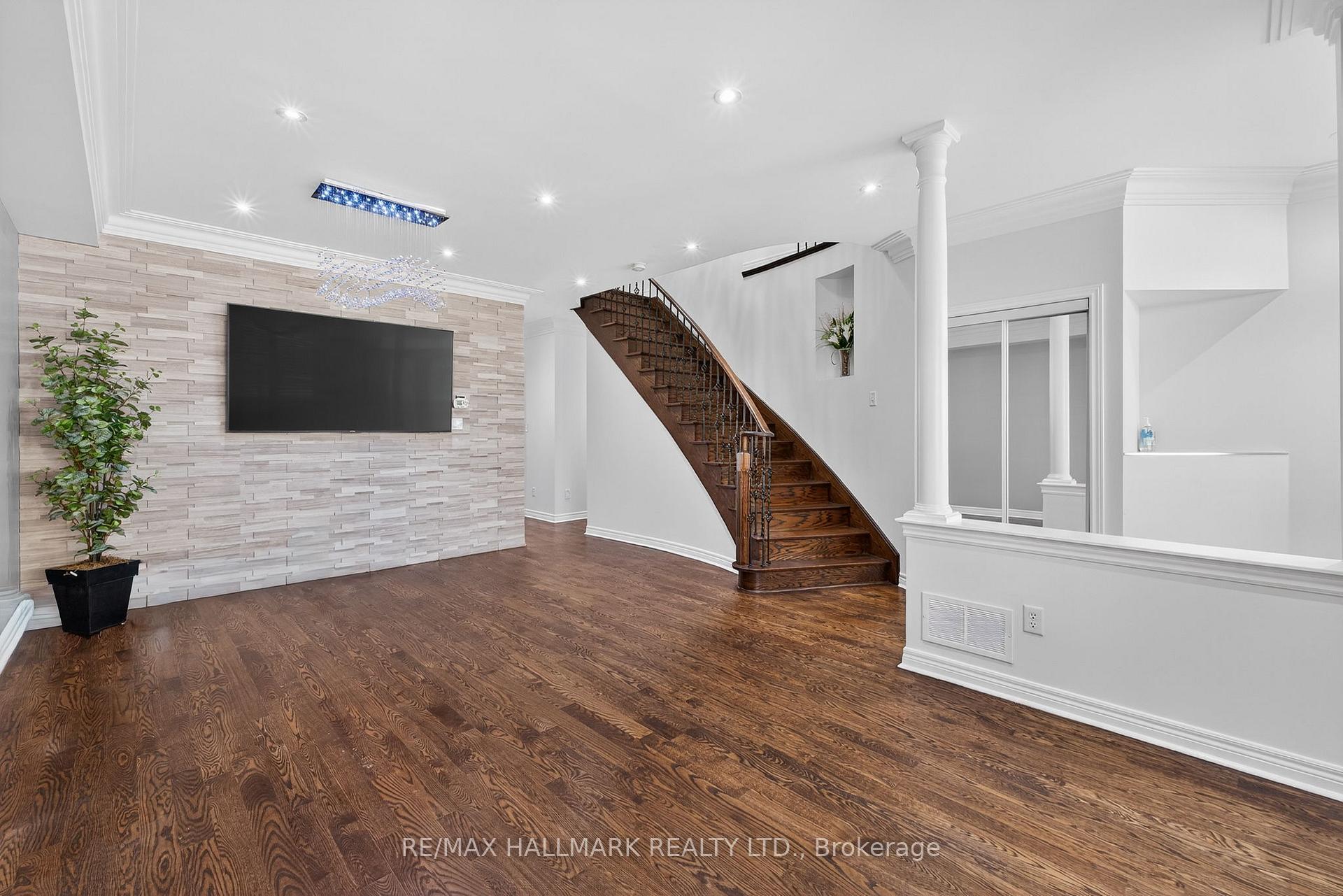 Photo 9 of 102 Destino Crescent, Vaughan, Vellore Village — HOMEH