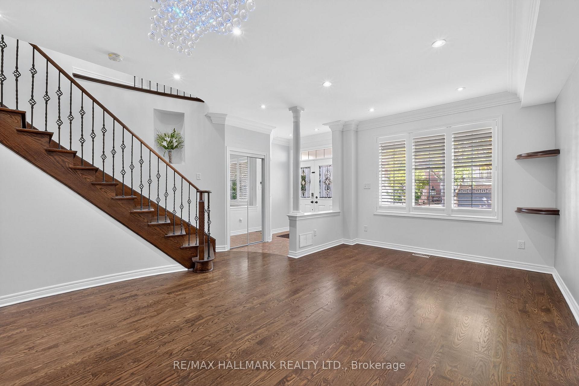 Photo 10 of 102 Destino Crescent, Vaughan, Vellore Village — HOMEH