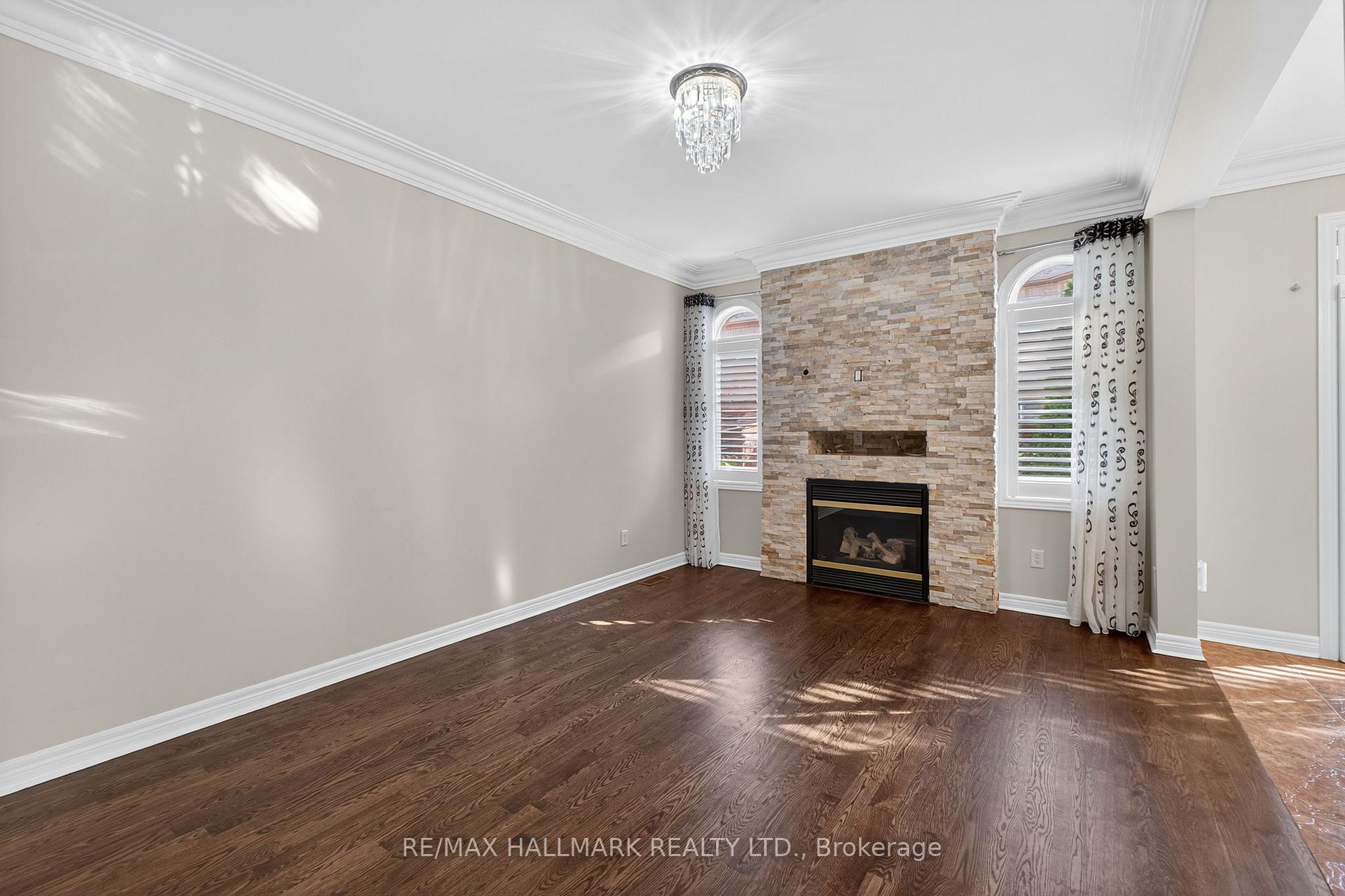 Photo 12 of 102 Destino Crescent, Vaughan, Vellore Village — HOMEH