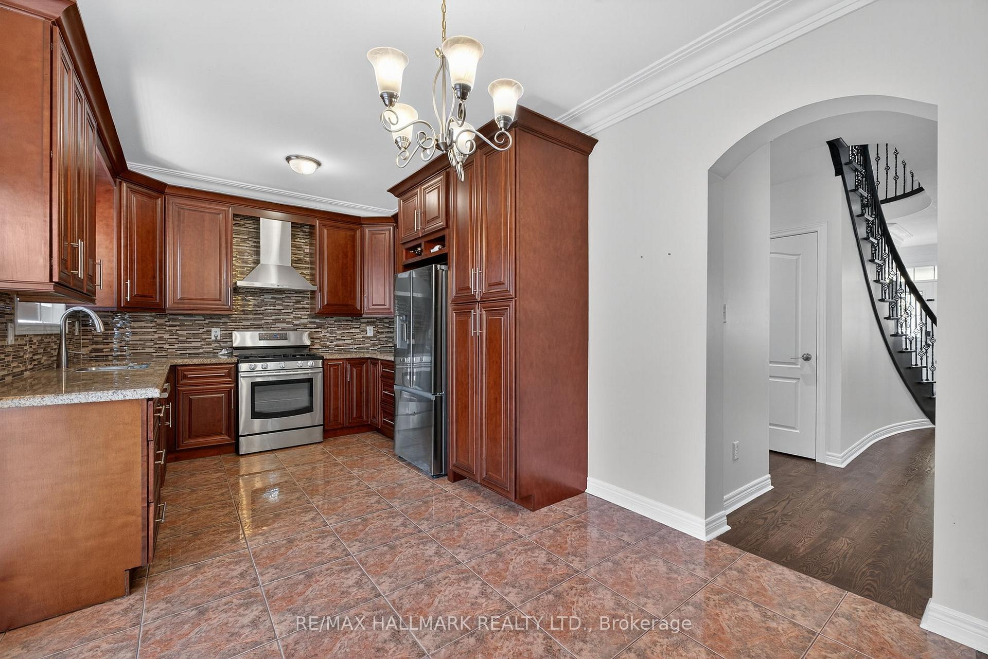 Photo 16 of 102 Destino Crescent, Vaughan, Vellore Village — HOMEH