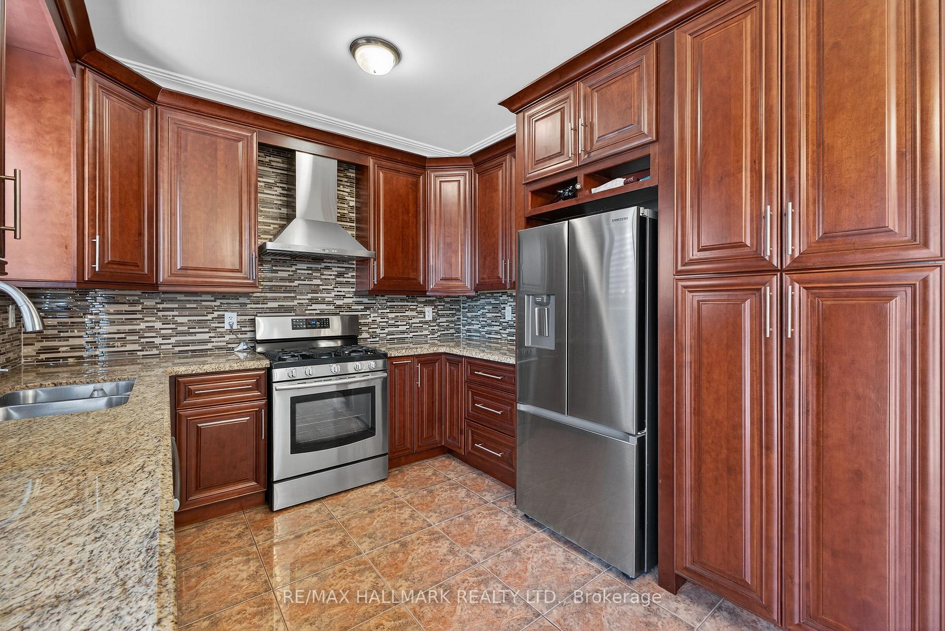 Photo 17 of 102 Destino Crescent, Vaughan, Vellore Village — HOMEH