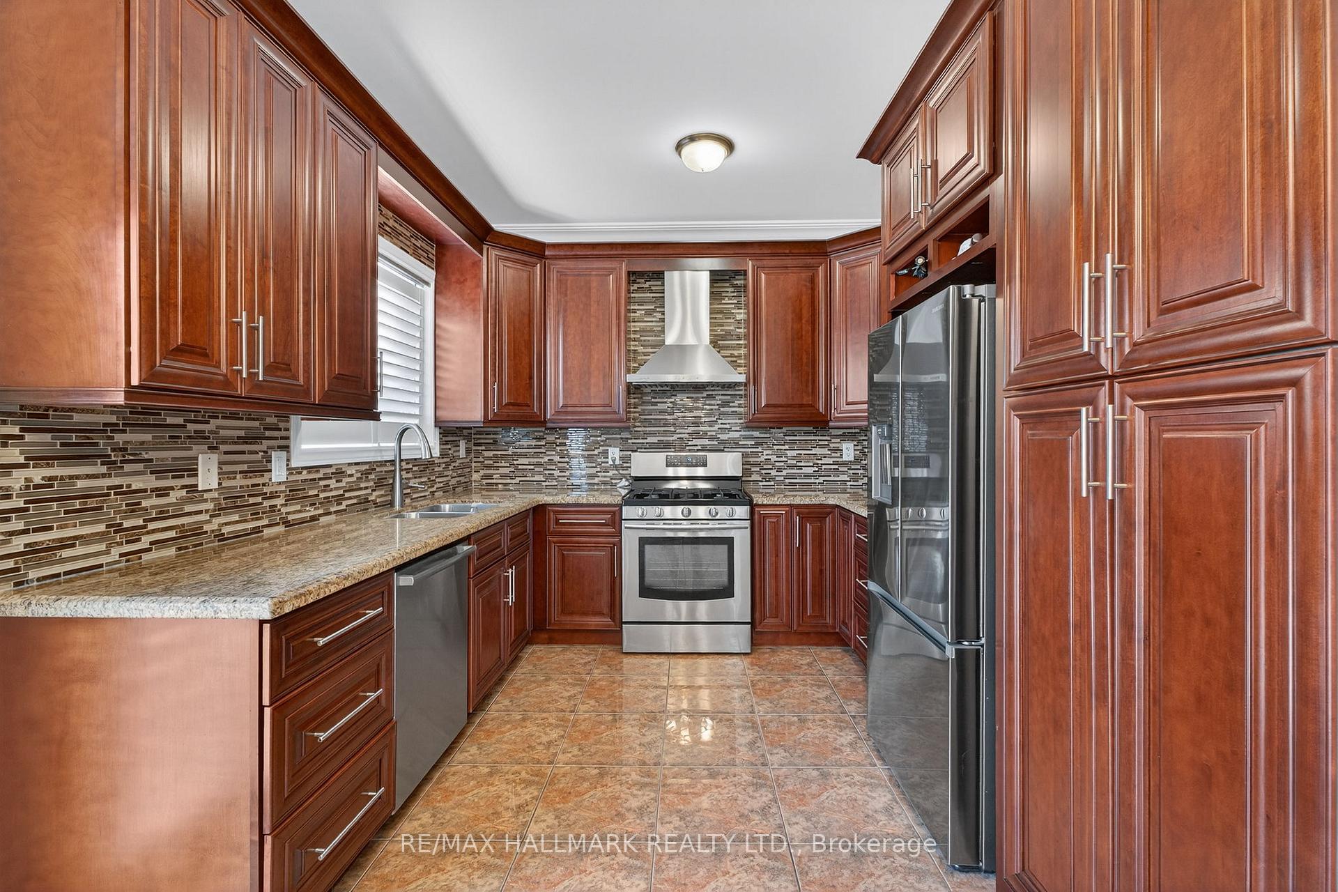 Photo 18 of 102 Destino Crescent, Vaughan, Vellore Village — HOMEH