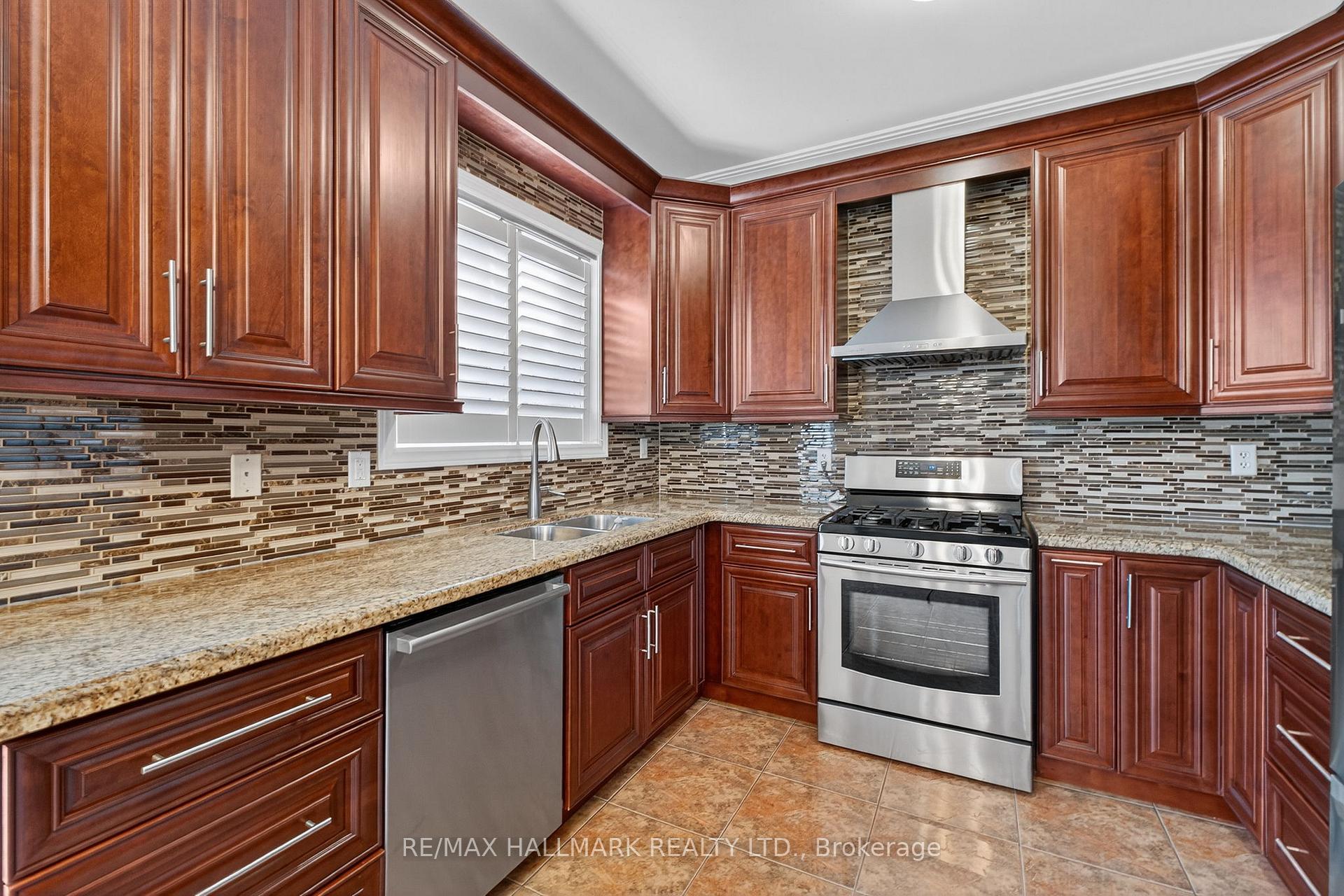 Photo 19 of 102 Destino Crescent, Vaughan, Vellore Village — HOMEH