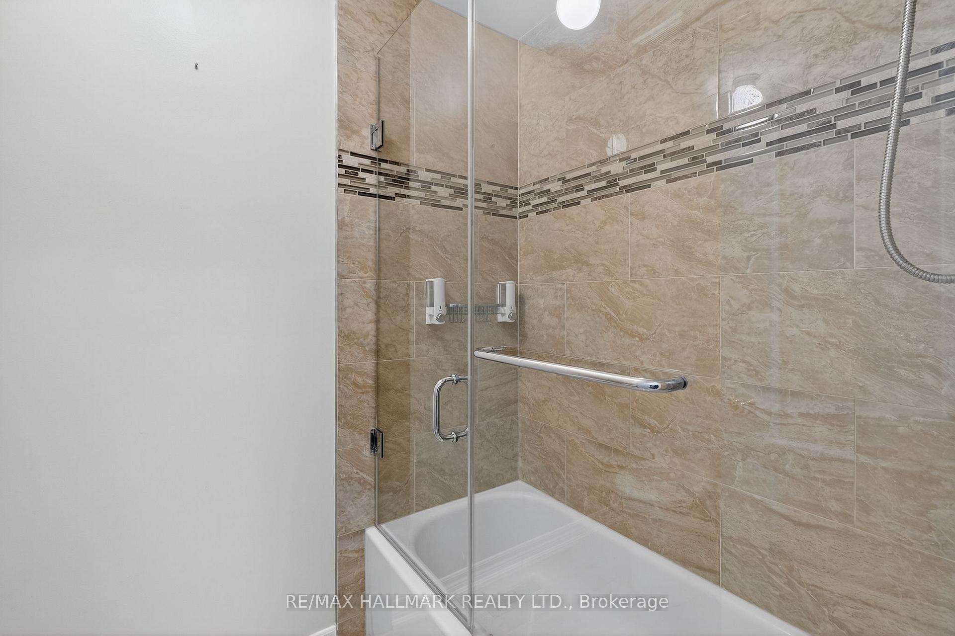 Photo 41 of 102 Destino Crescent, Vaughan, Vellore Village — HOMEH