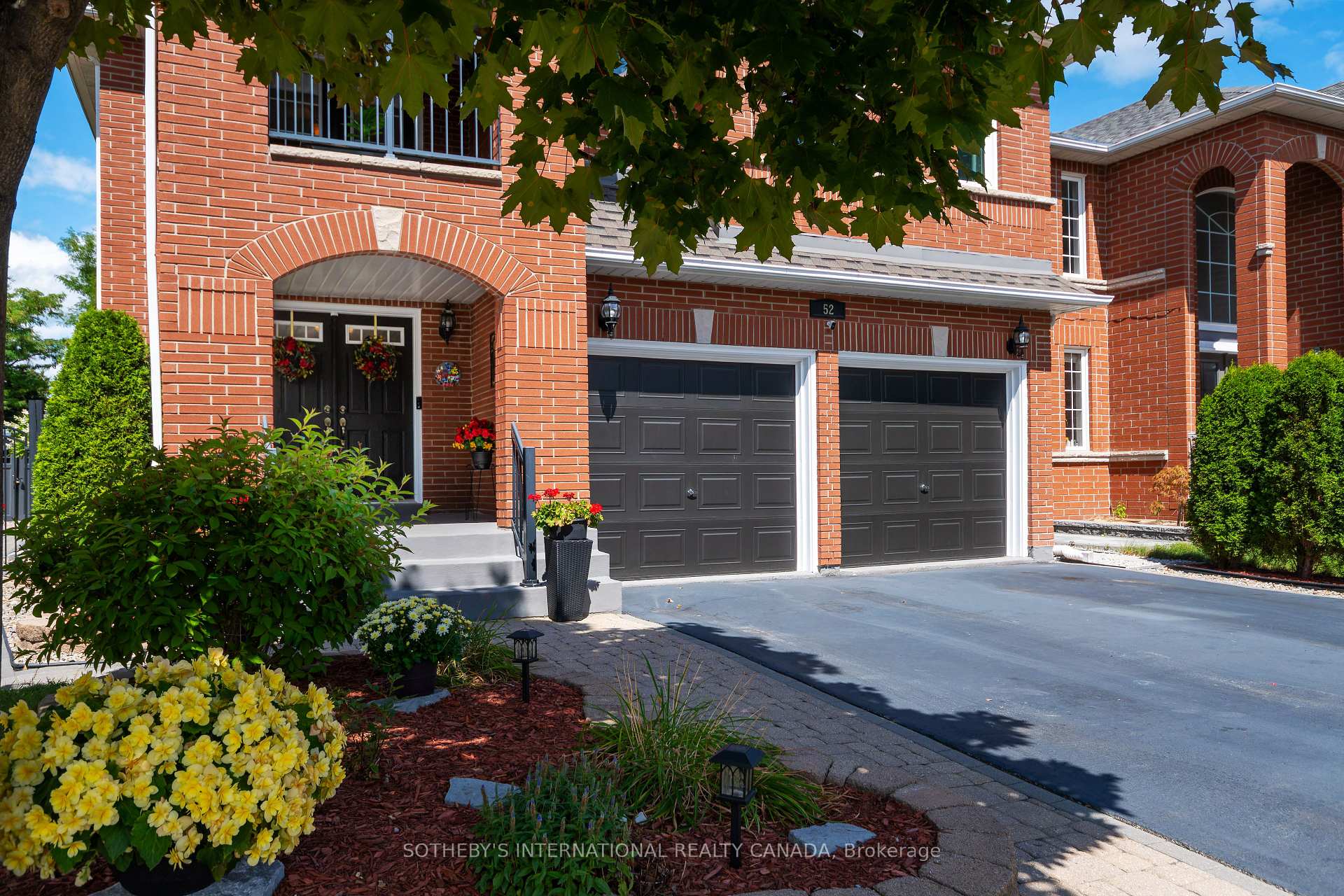 Photo 2 of 52 Monteith Crescent, Vaughan, Maple — HOMEH