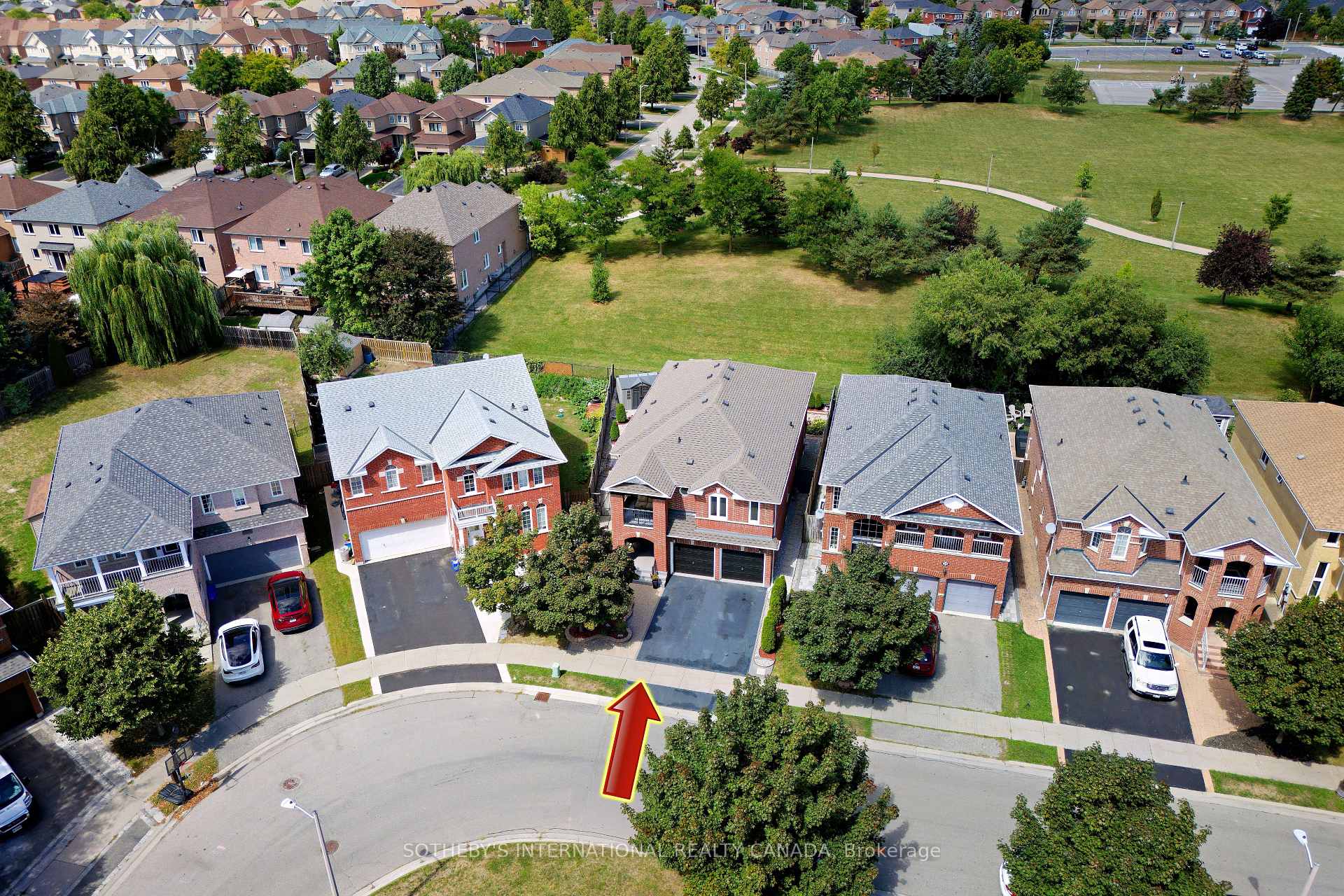 Photo 3 of 52 Monteith Crescent, Vaughan, Maple — HOMEH