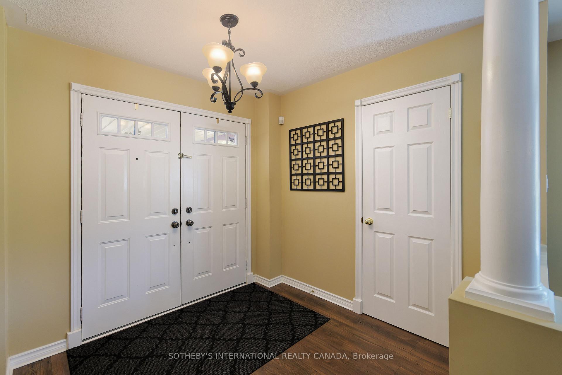 Photo 5 of 52 Monteith Crescent, Vaughan, Maple — HOMEH